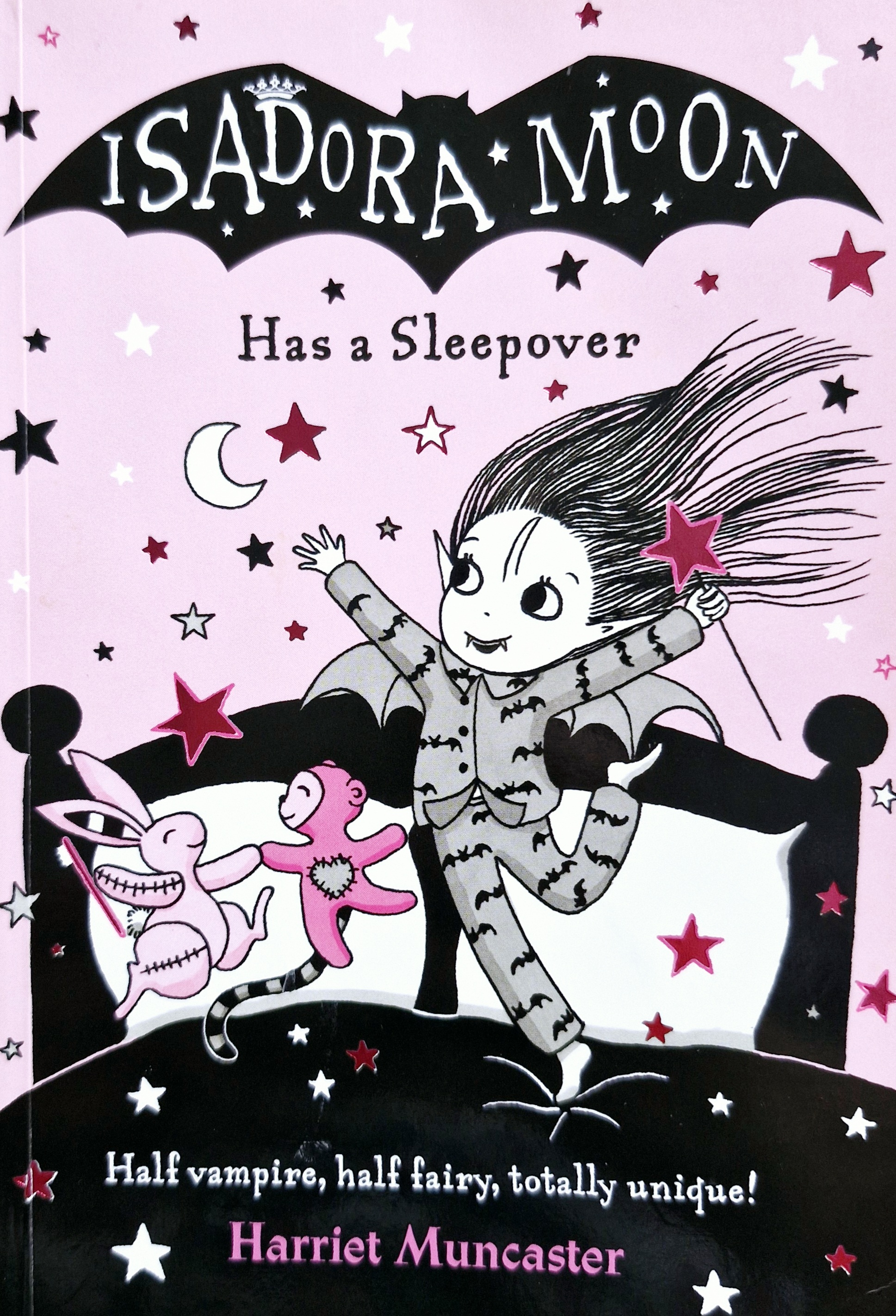 Isadora Moon Has a Sleepover