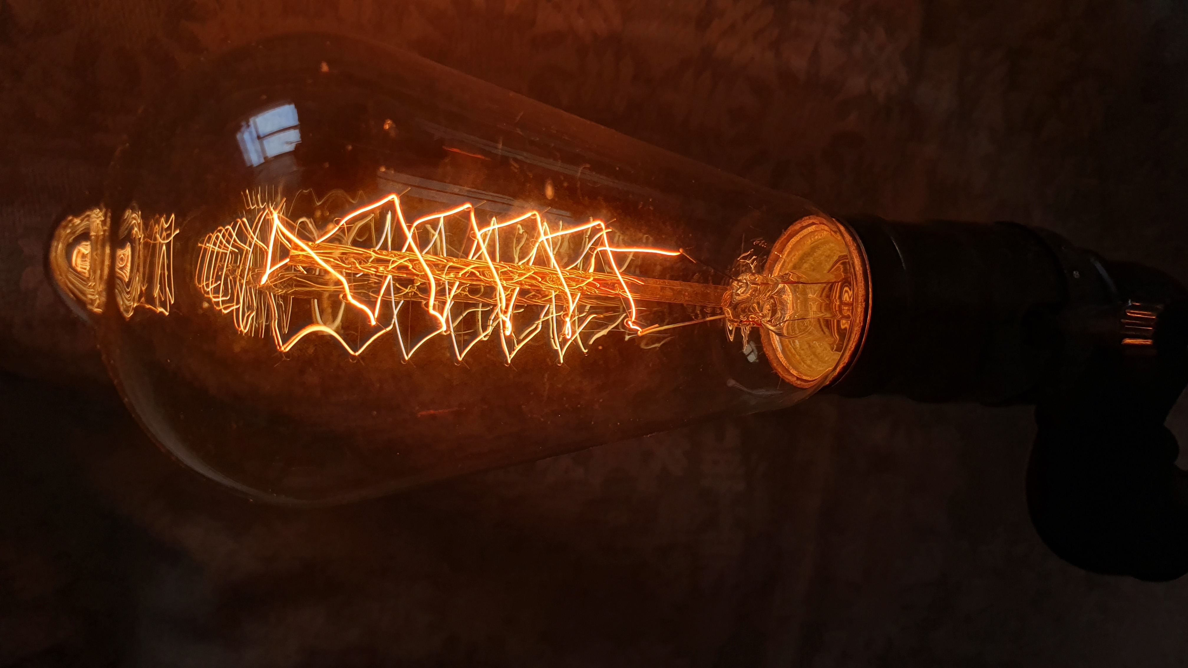 Santechninis dekoratyvinis lempos stovas su klasikine lempa