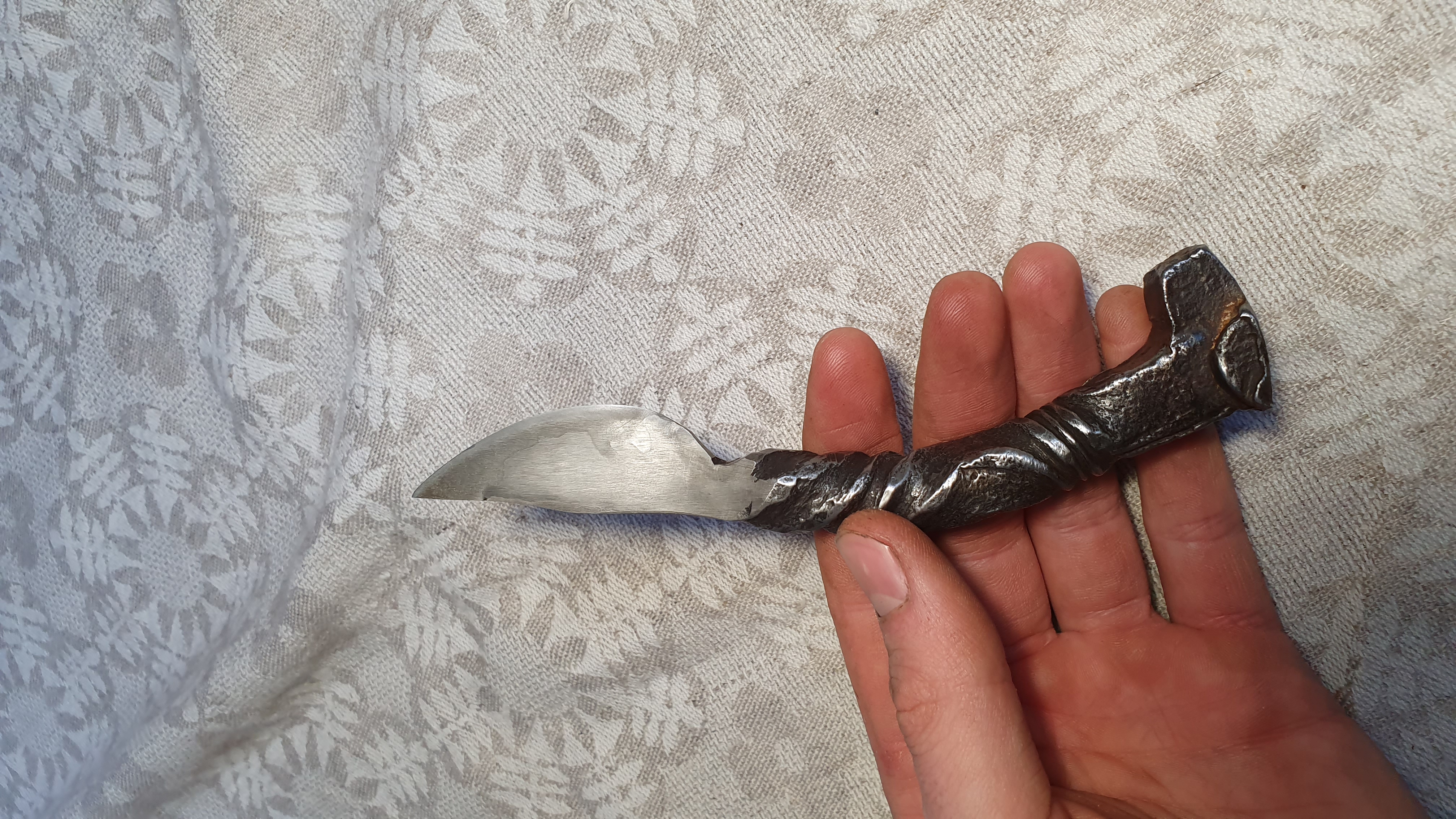 Kalviškas geležinkelio peilis, pagamintas San Mai būdu (1)