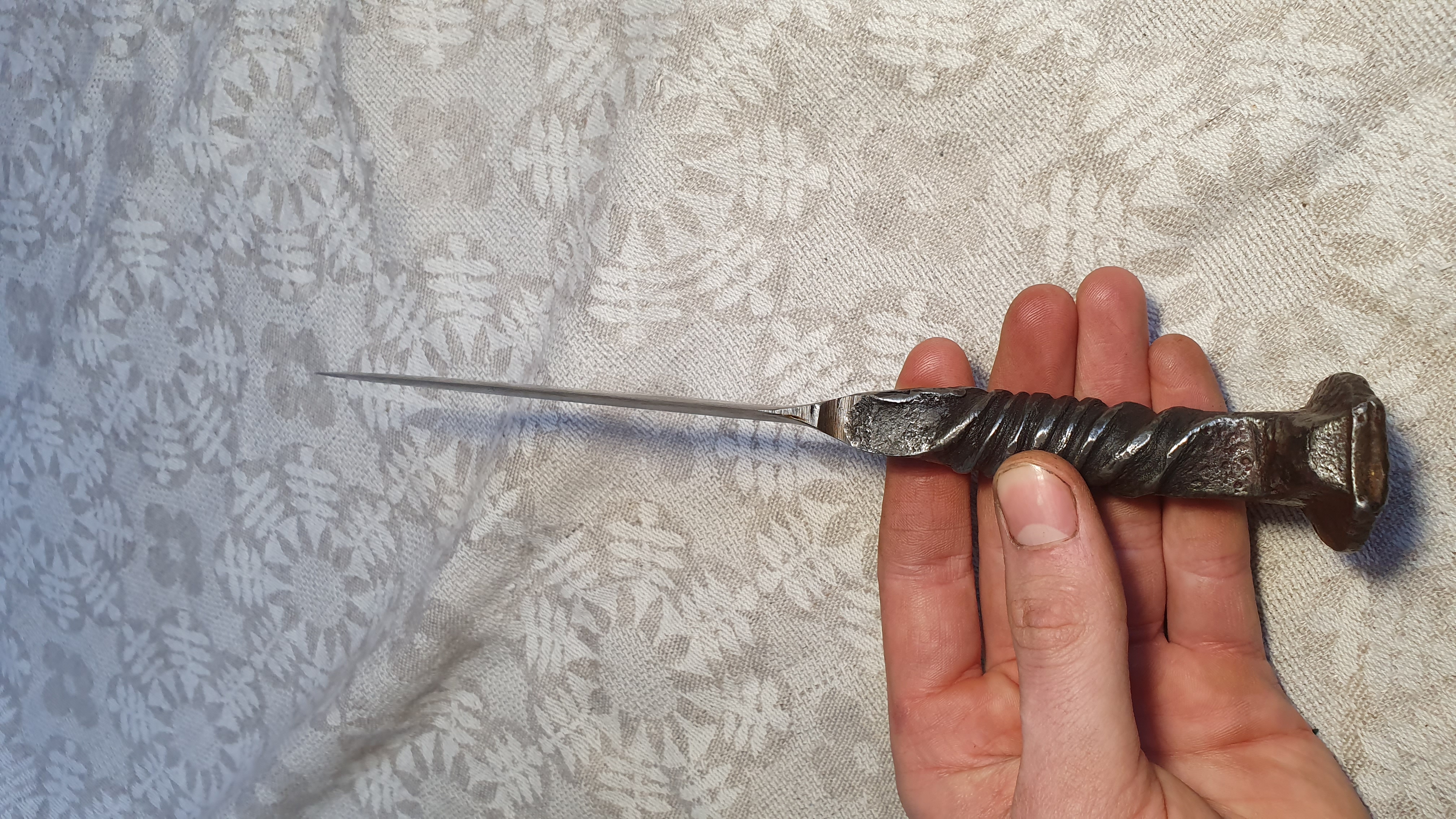 Kalviškas geležinkelio peilis, pagamintas San Mai būdu (2)