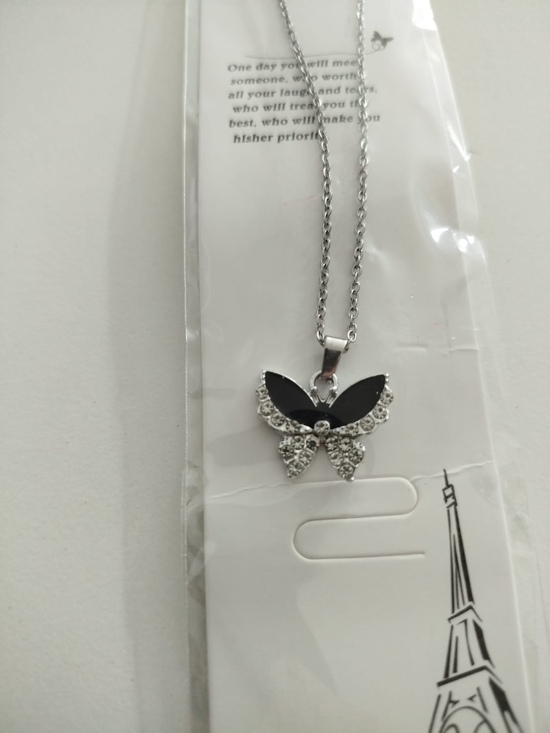 Collar de mariposa