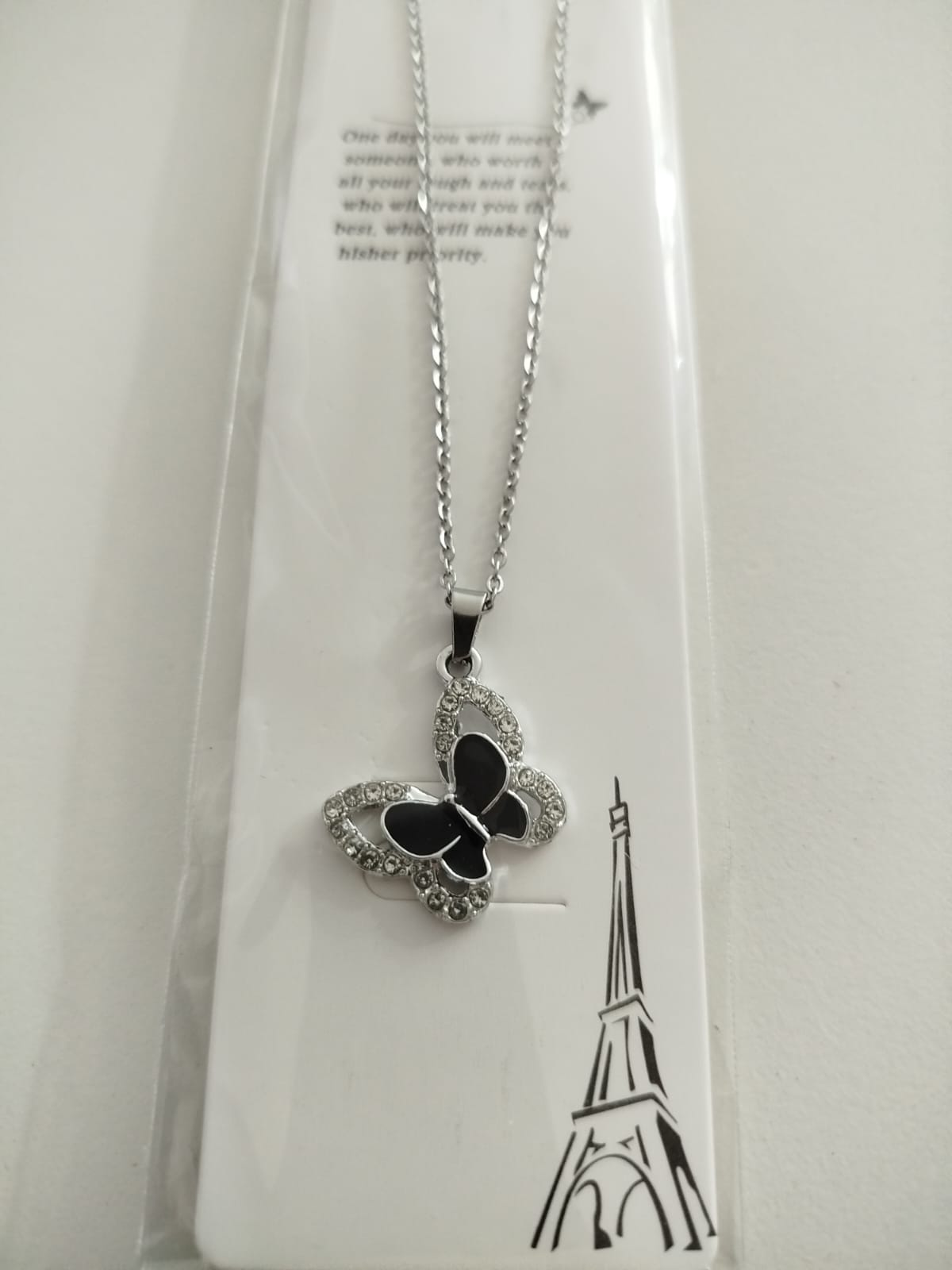 Collar de mariposa
