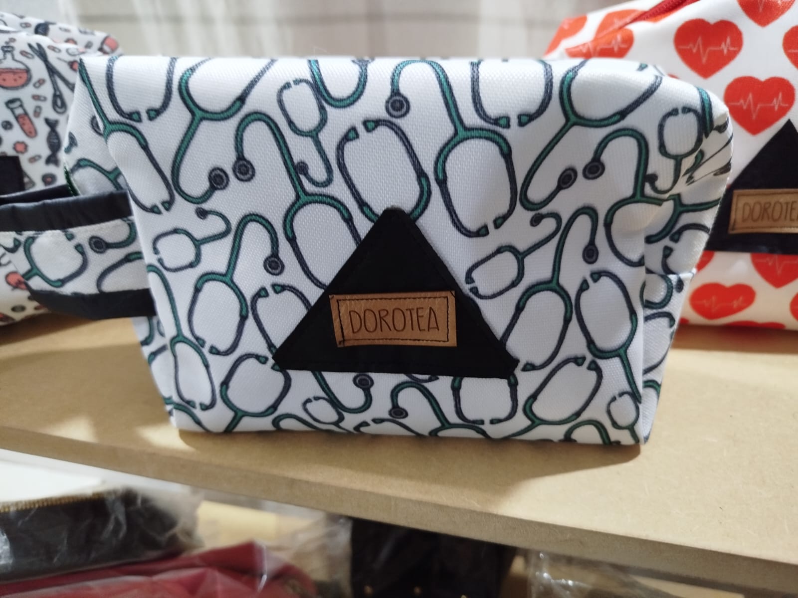Neceser con diseño de estetoscopios