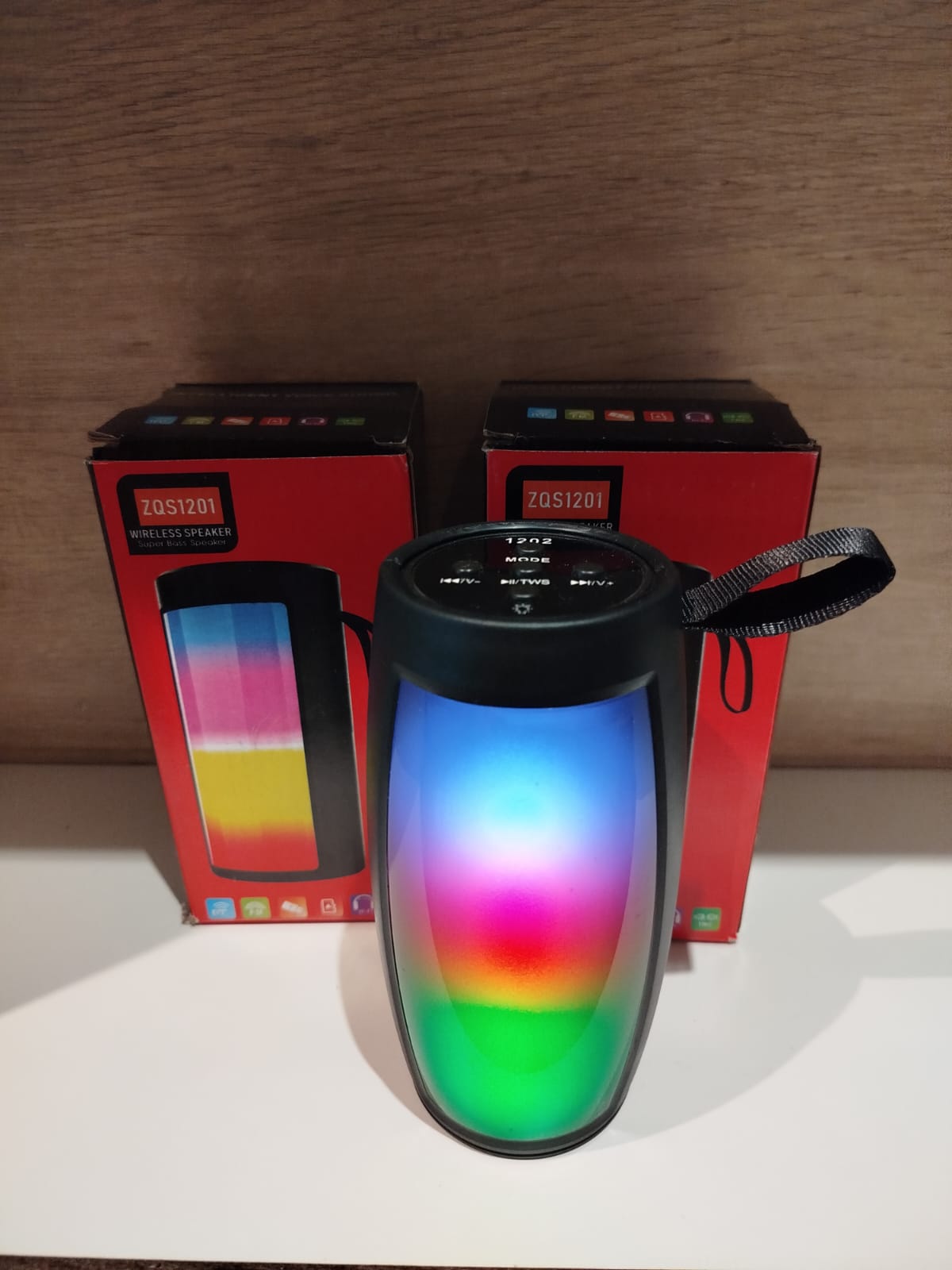 Altavoz portátil con luz LED