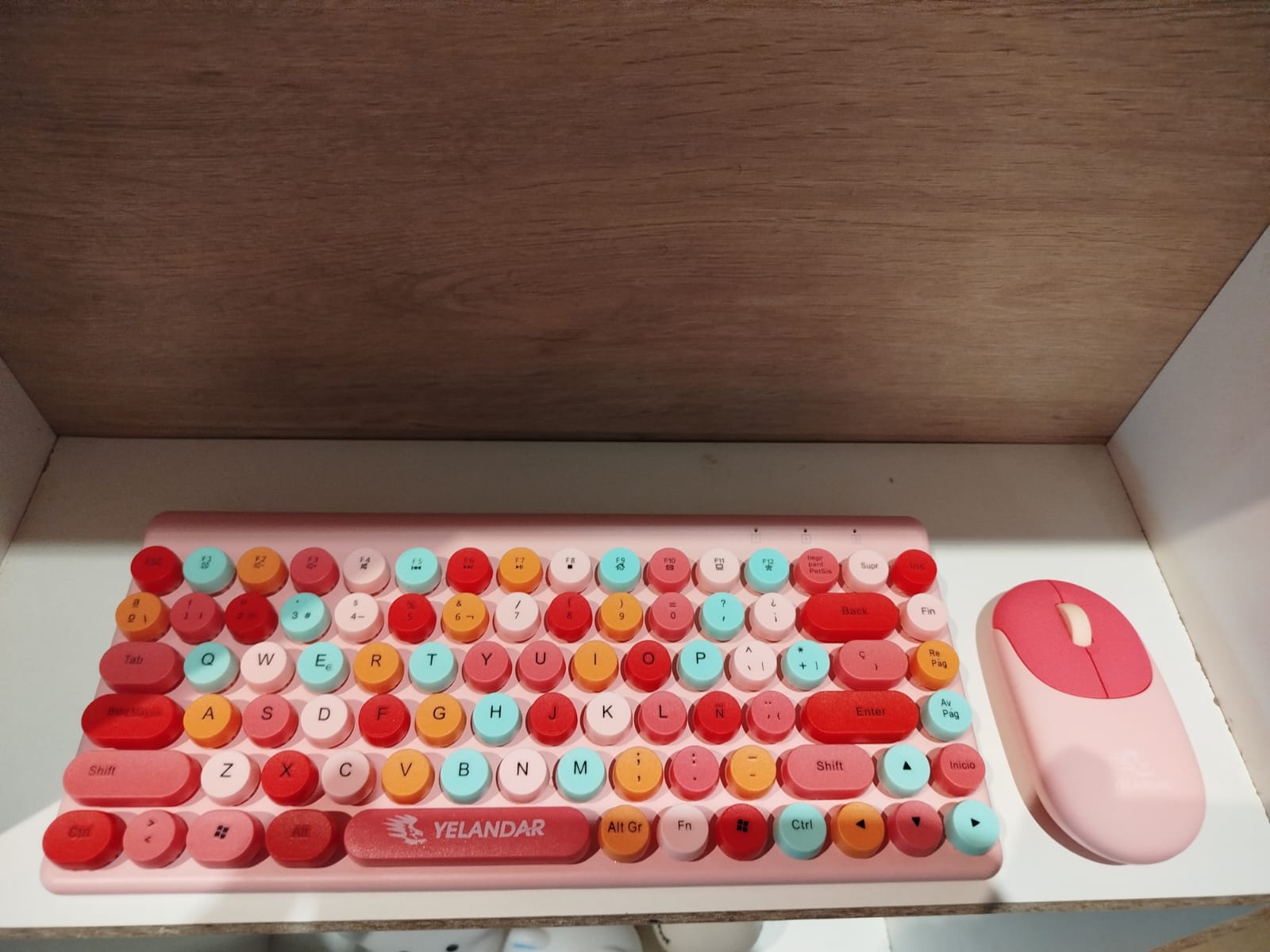 Teclado y ratón coloridos