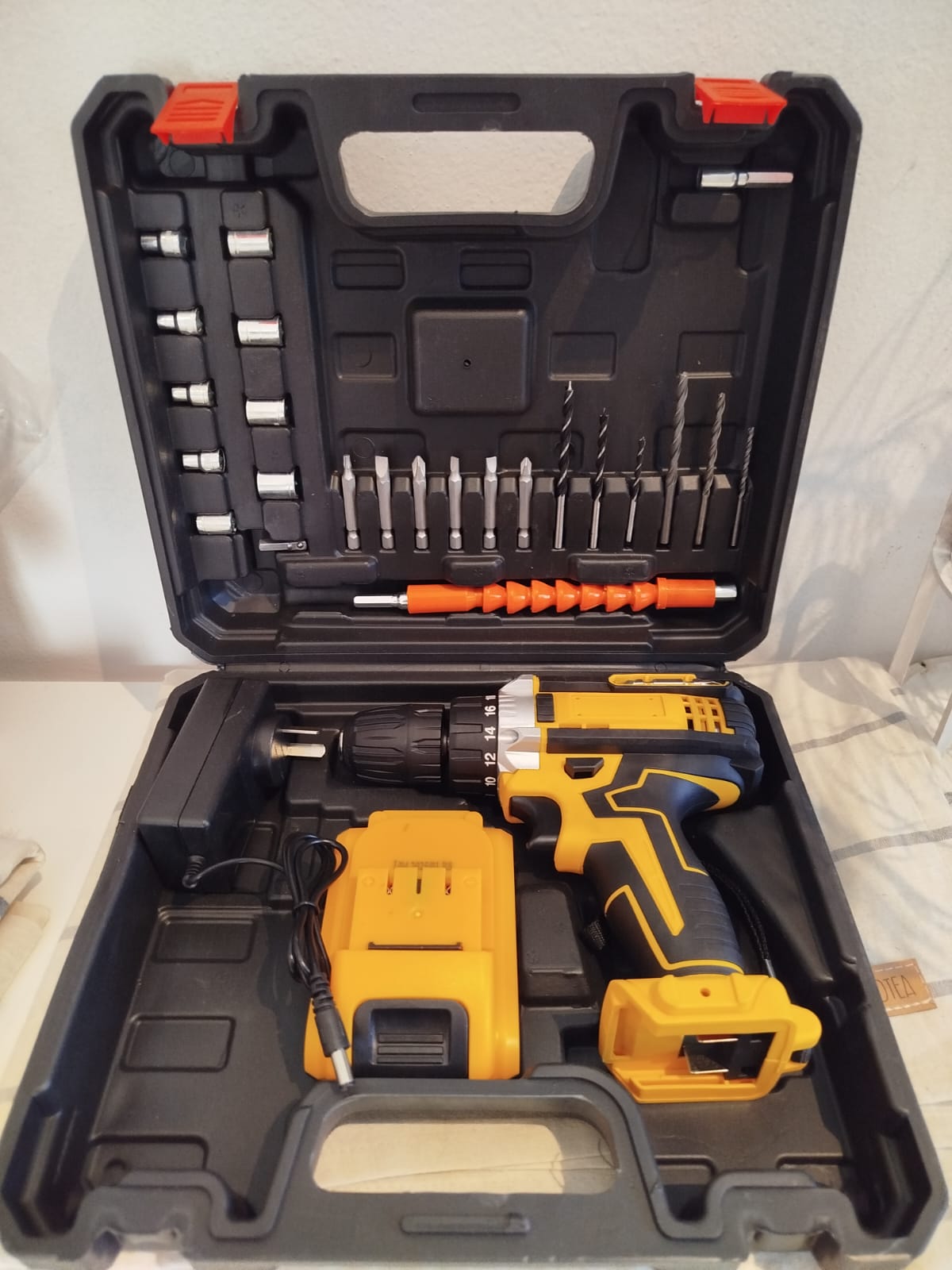 Taladro-atornillador a bateria 21v 
