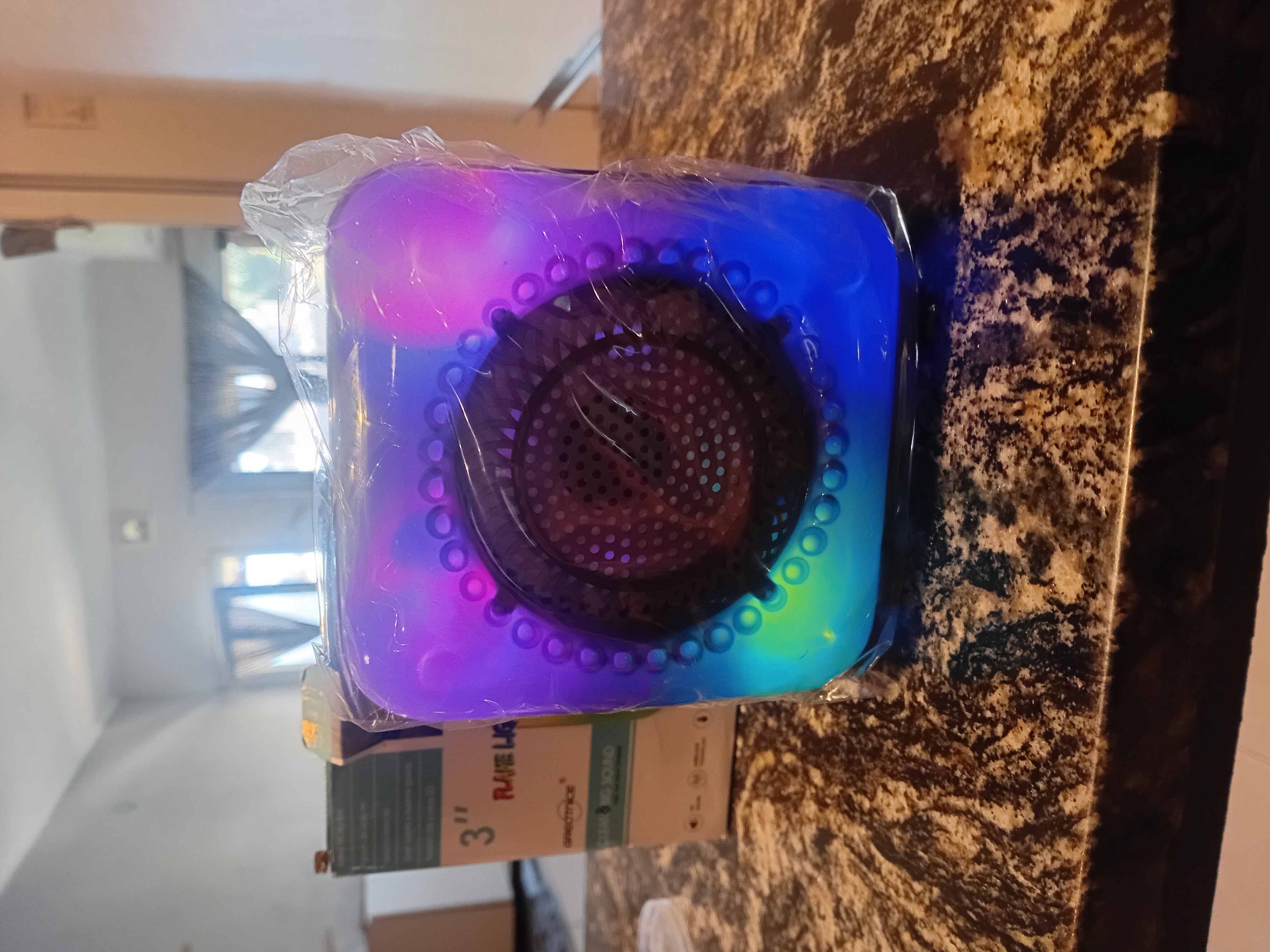 parlante de 3 pulgadas con luces LED