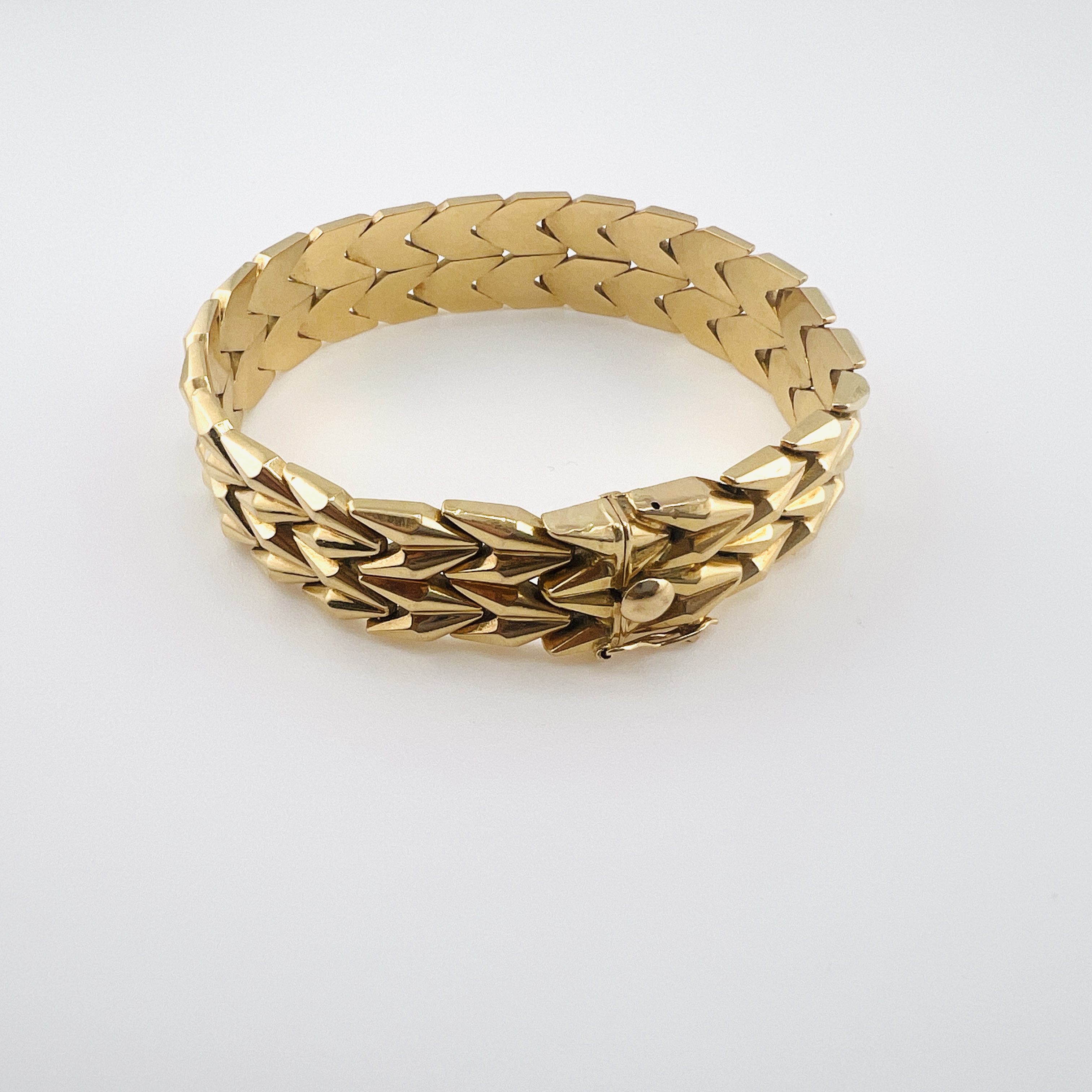 18K Yellow Gold Italian Arrow Bracelet, Vintage