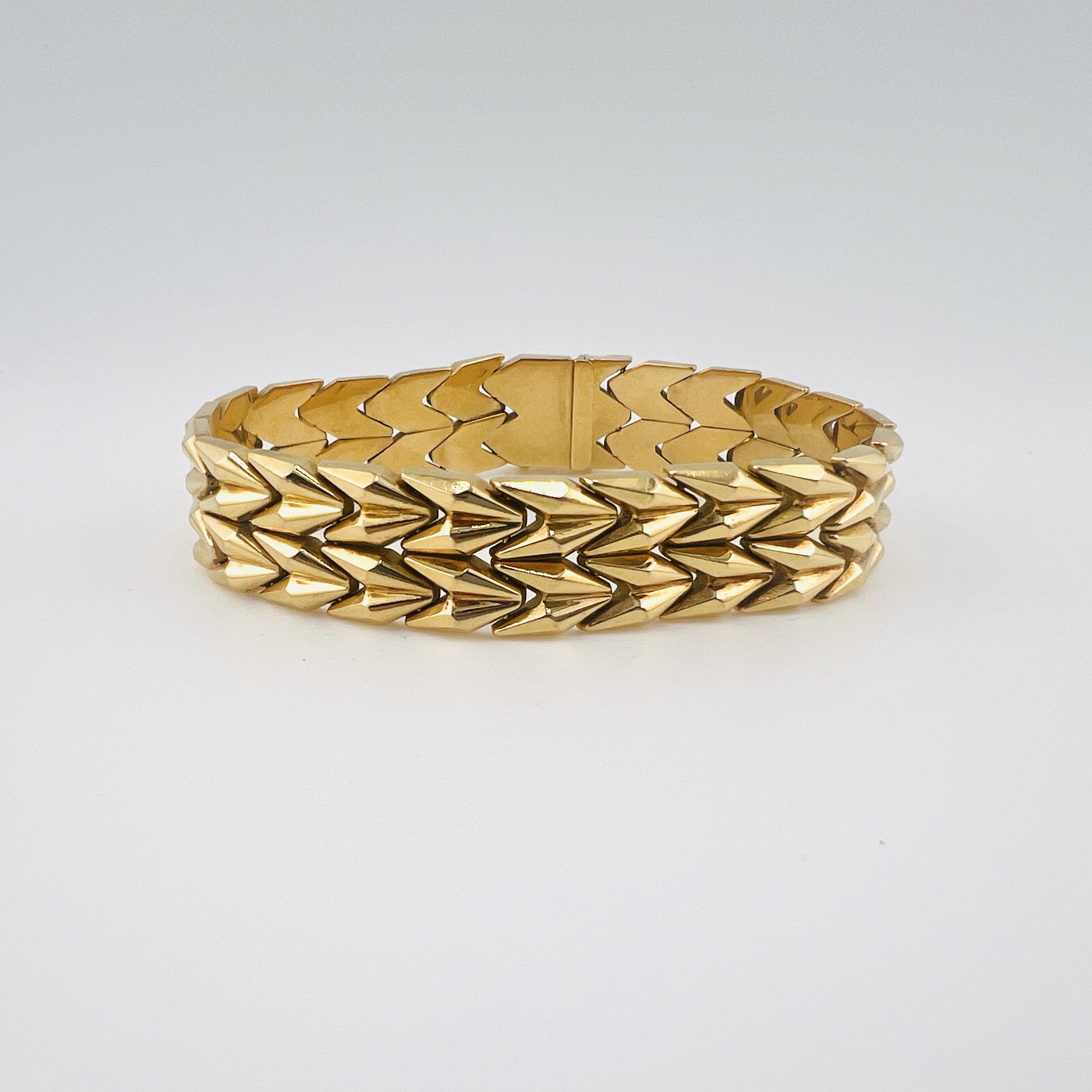 18K Yellow Gold Italian Arrow Bracelet, Vintage