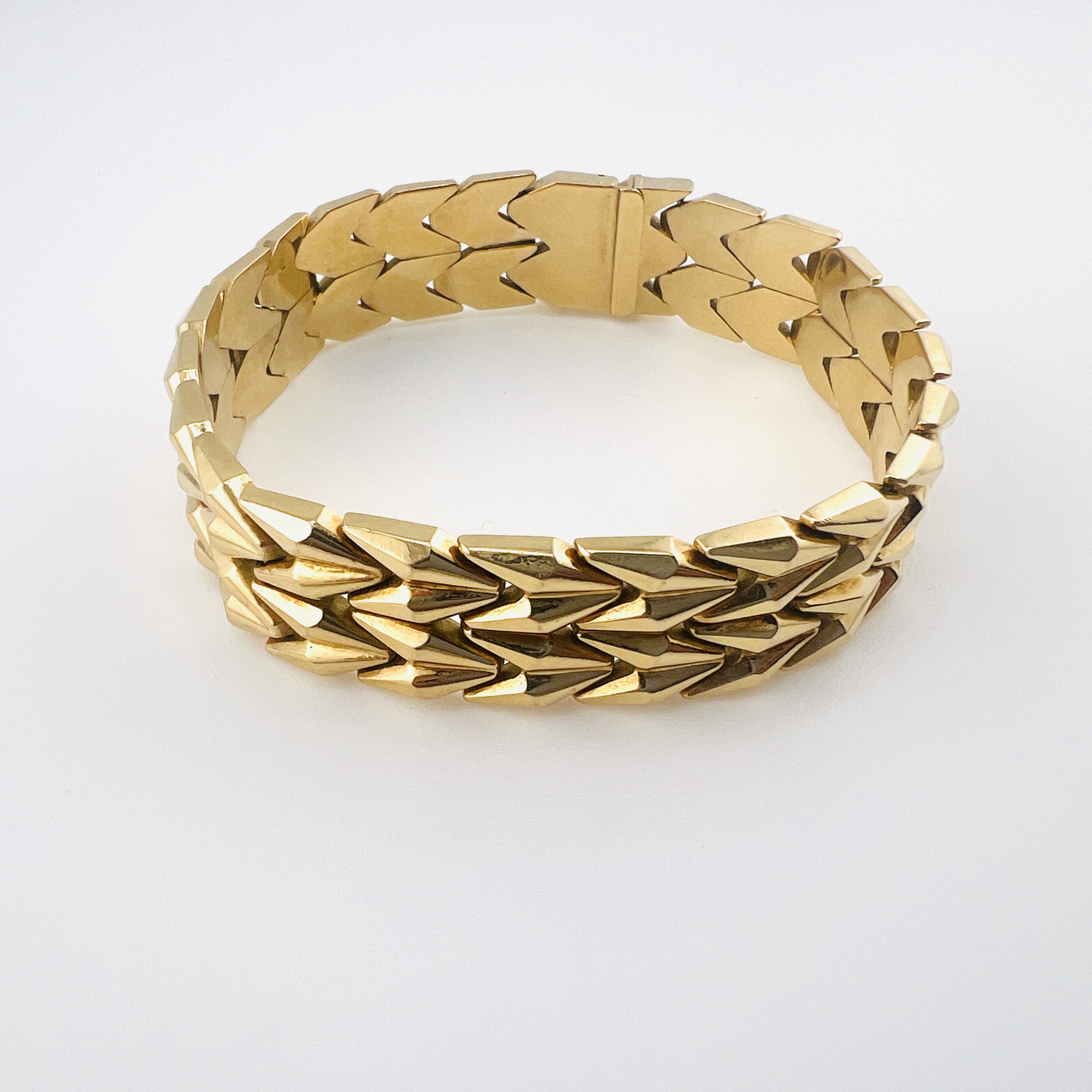 18K Yellow Gold Italian Arrow Bracelet, Vintage