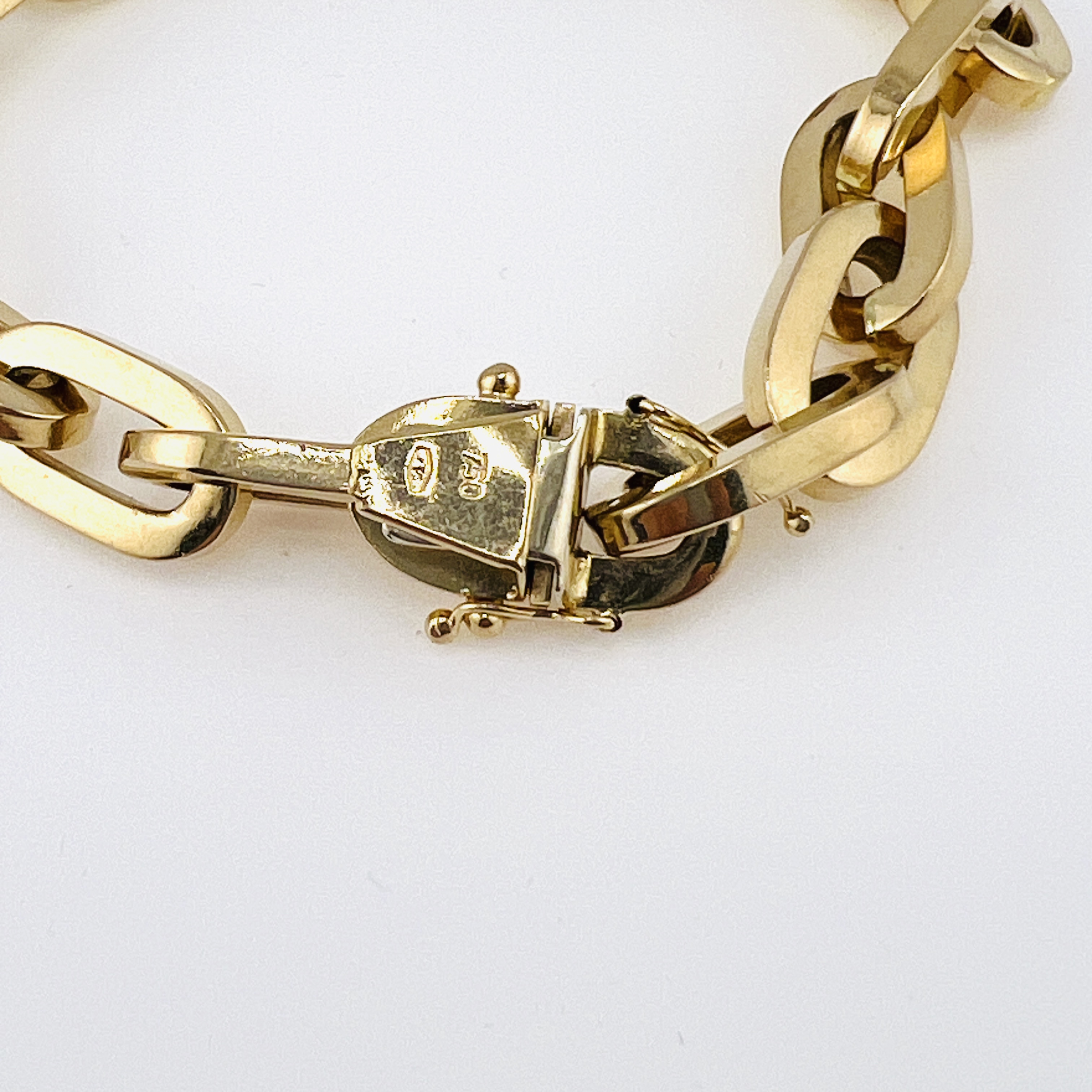 Heavy link Italy made bracelet in 18K gold