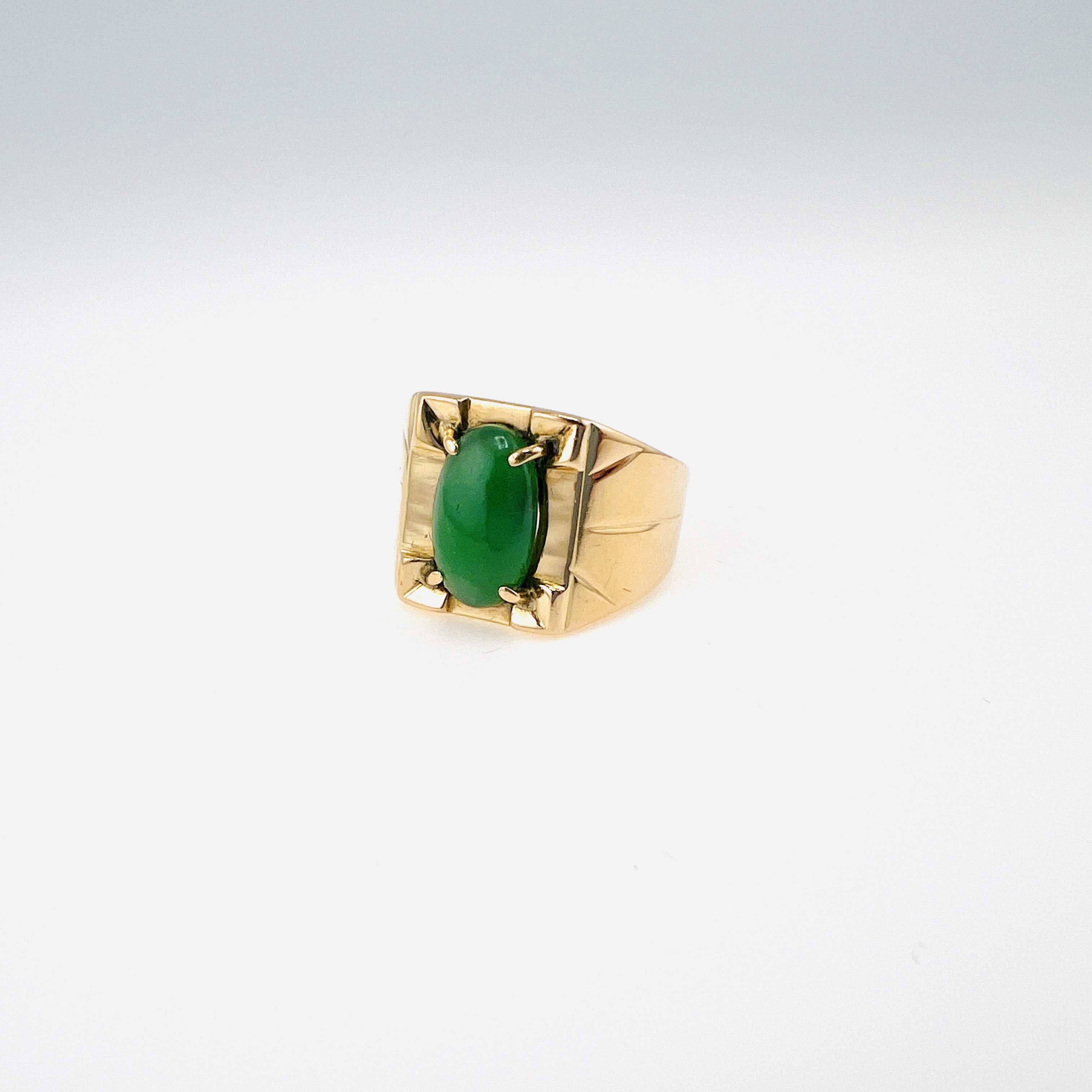 Vintage Men's green jadeite cabochon rectangle statement ring in 18K gold 