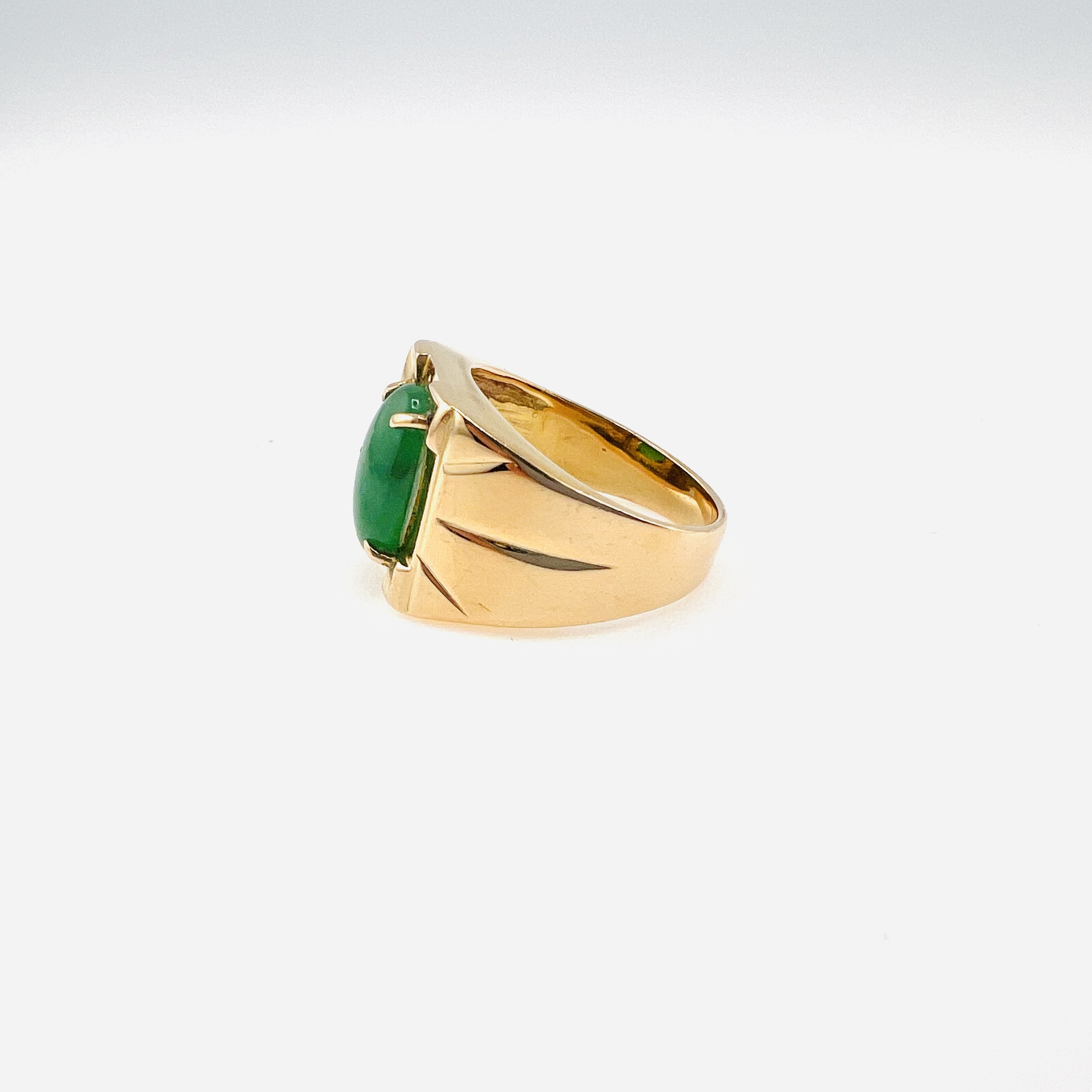 Vintage Men's green jadeite cabochon rectangle statement ring in 18K gold 