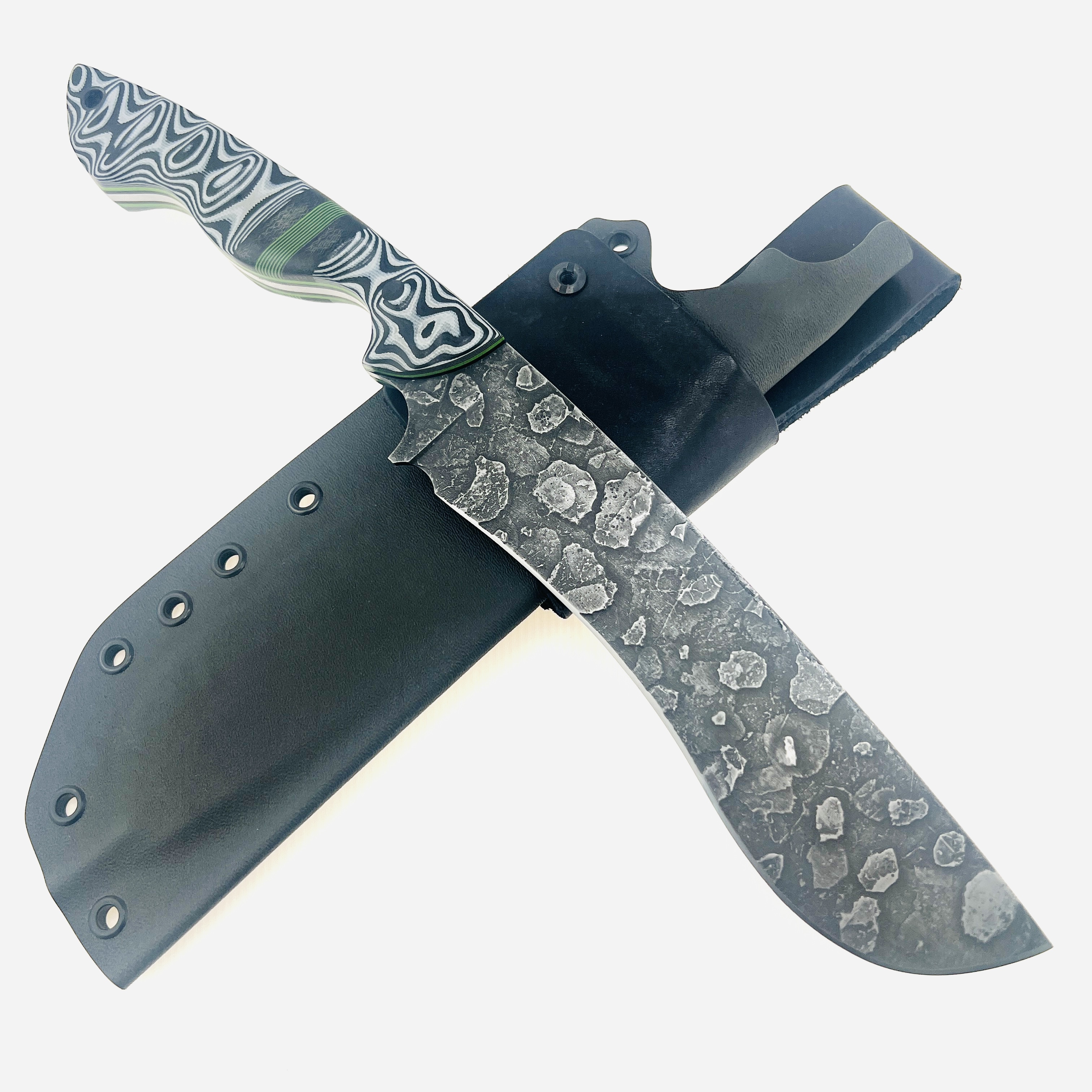 Large hunter knife with etched blade and kydex sheath