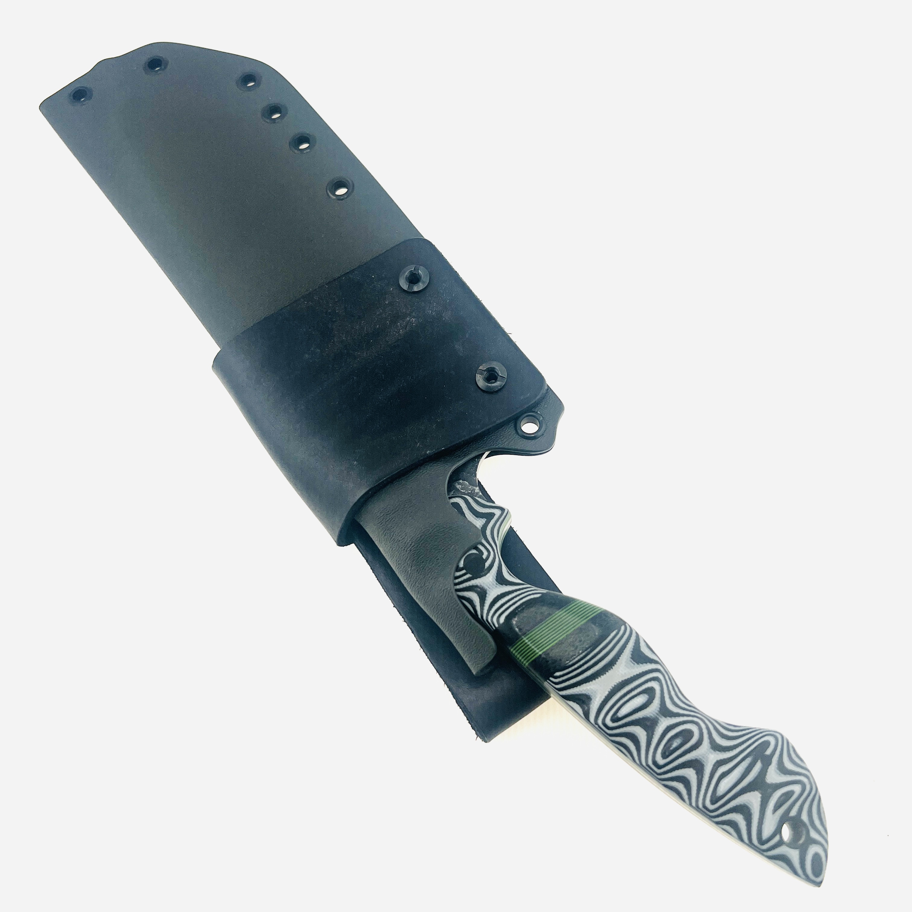 Large hunter knife with etched blade and kydex sheath