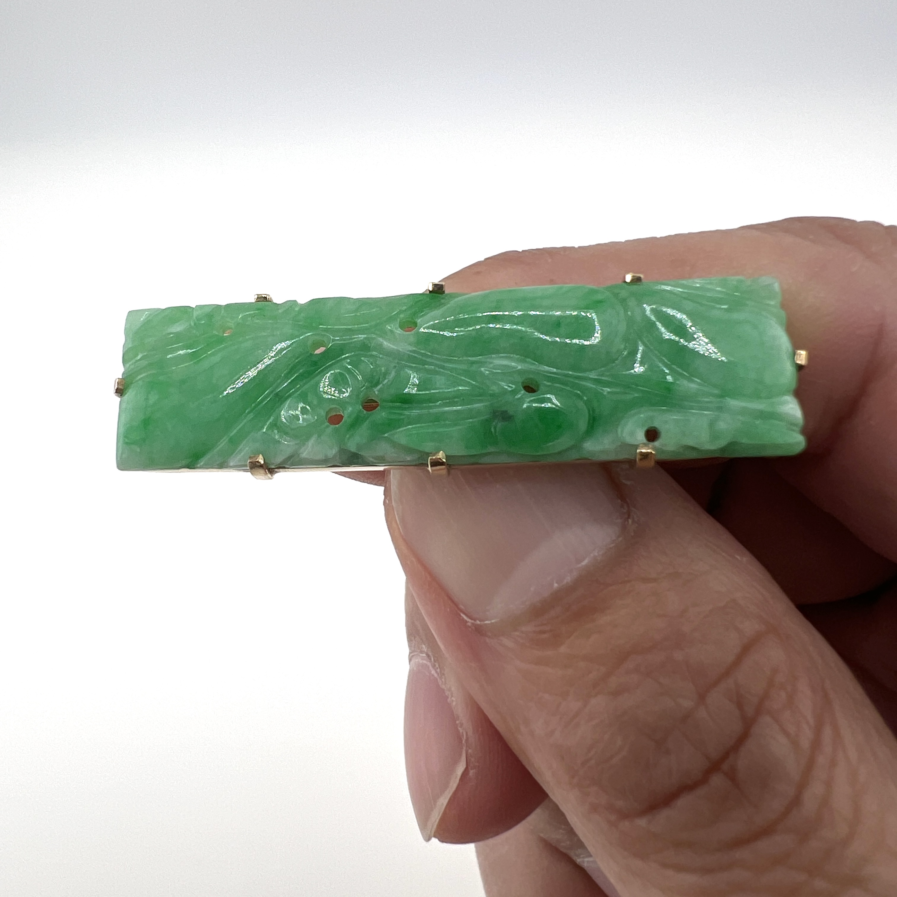 Green jadeite bar brooch in gold setting