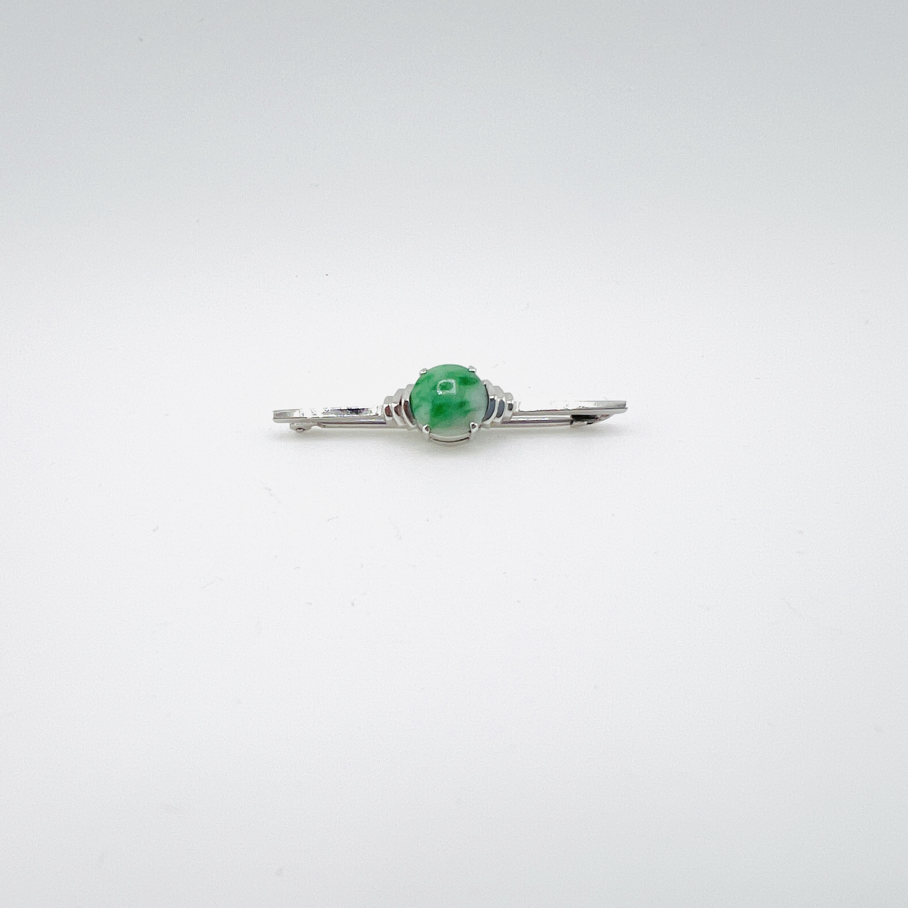 Vintage green jadeite cabochon and 14K white gold brooch