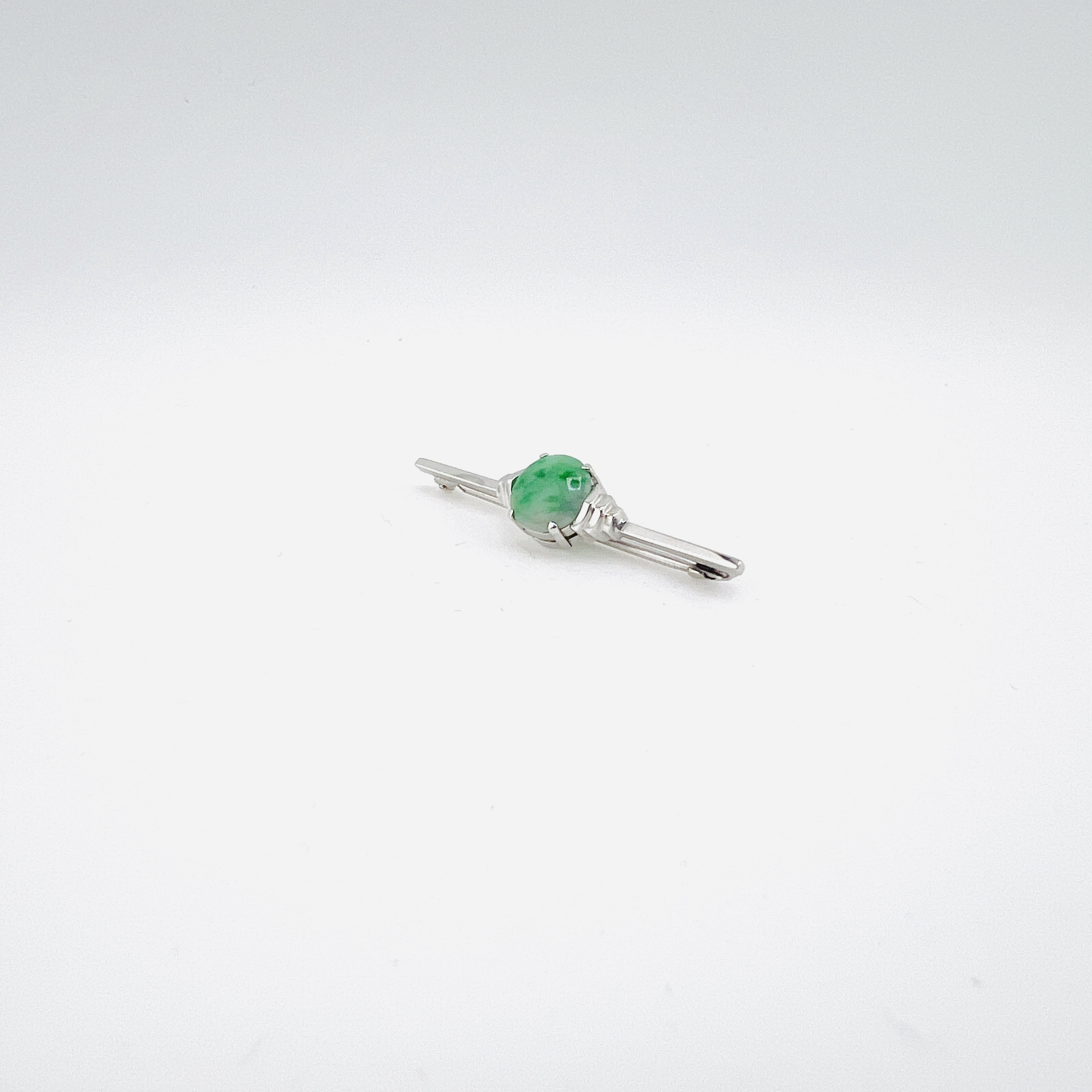 Vintage green jadeite cabochon and 14K white gold brooch