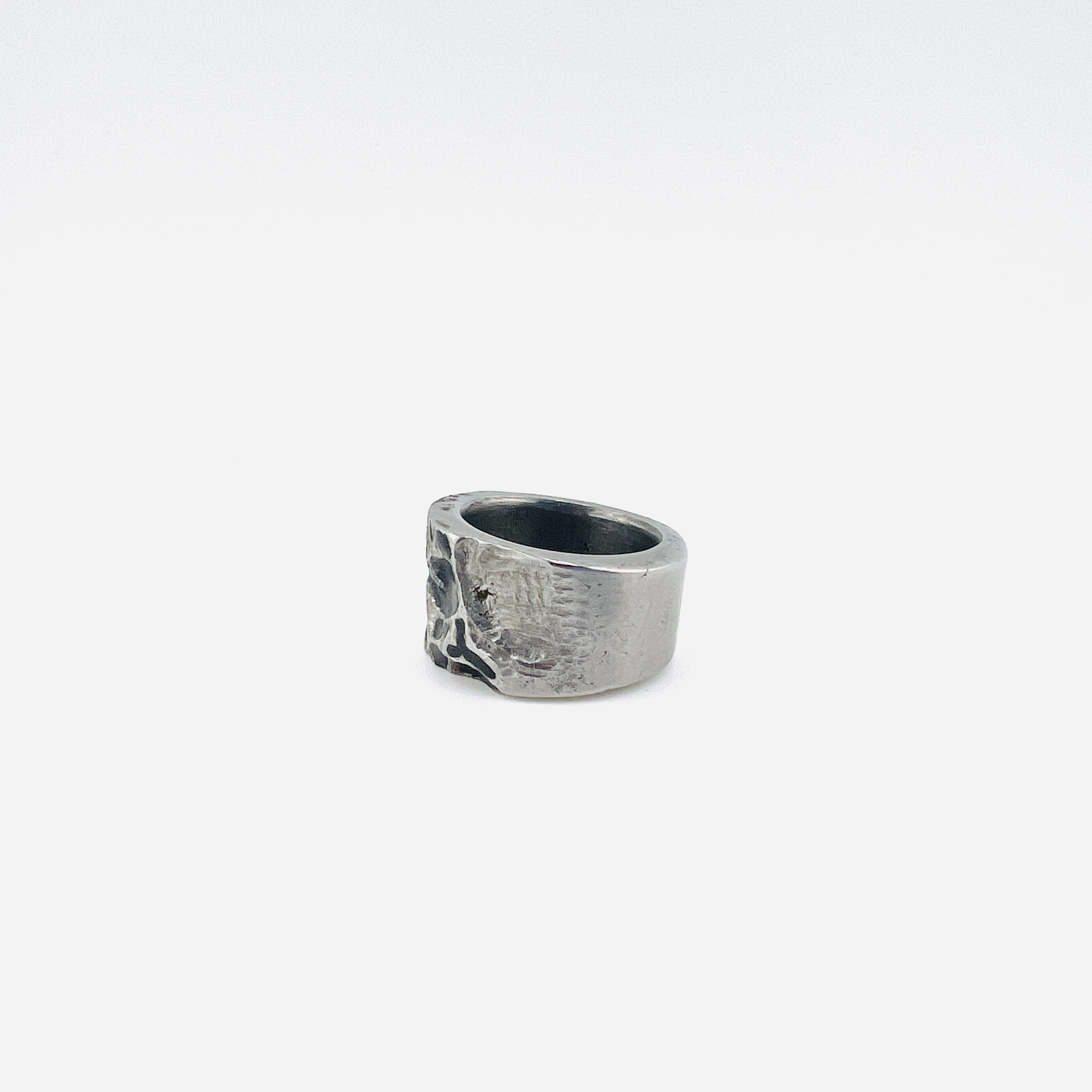 Shotgun barrel steel skull ring with diamonds
