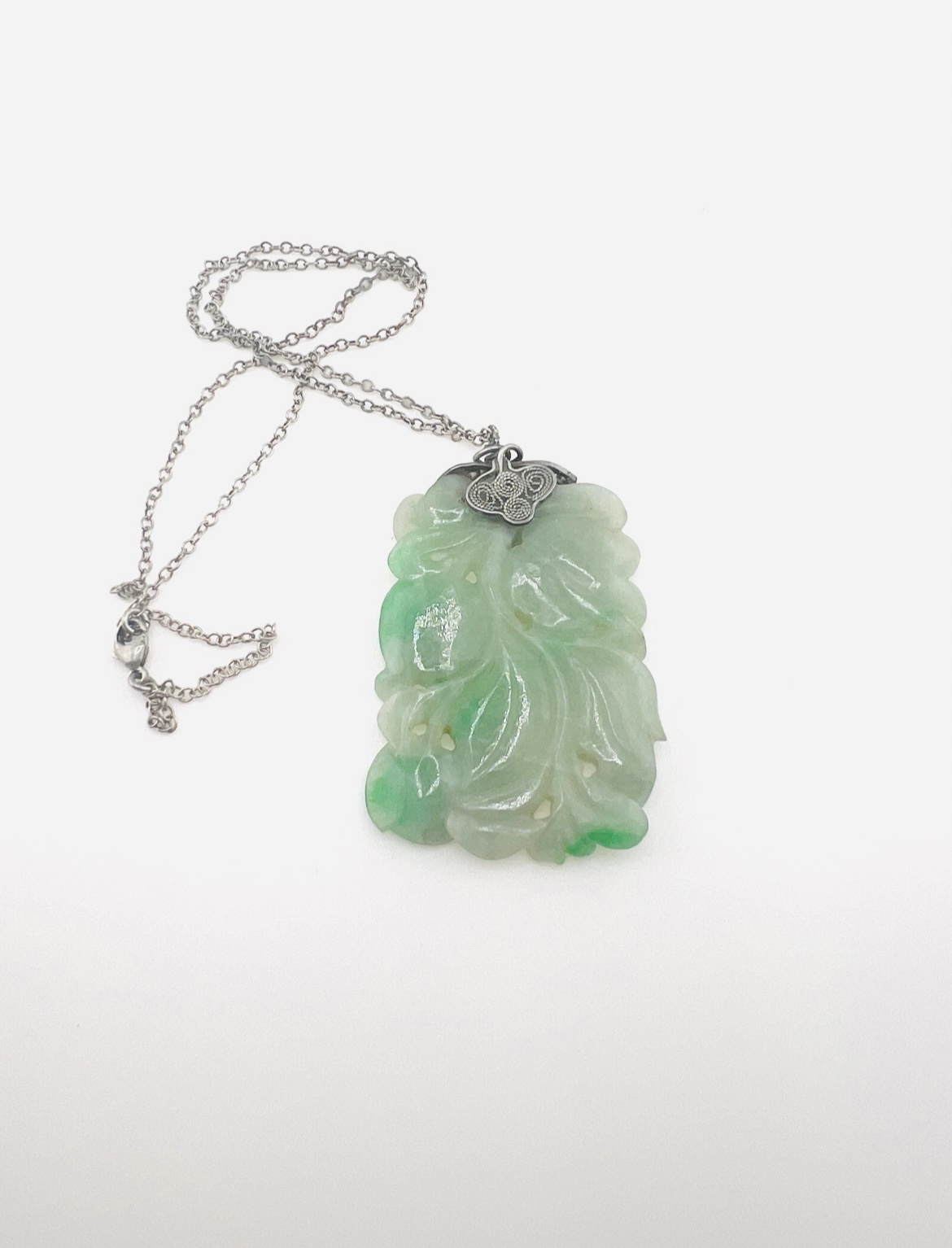 Vintage jadeite pendant sterling silver necklace
