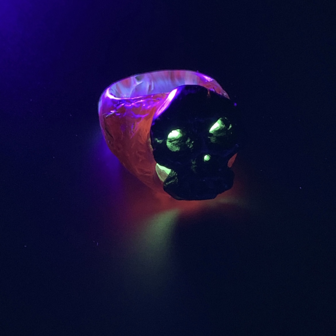 Glow in the dark Skull bloody money ring