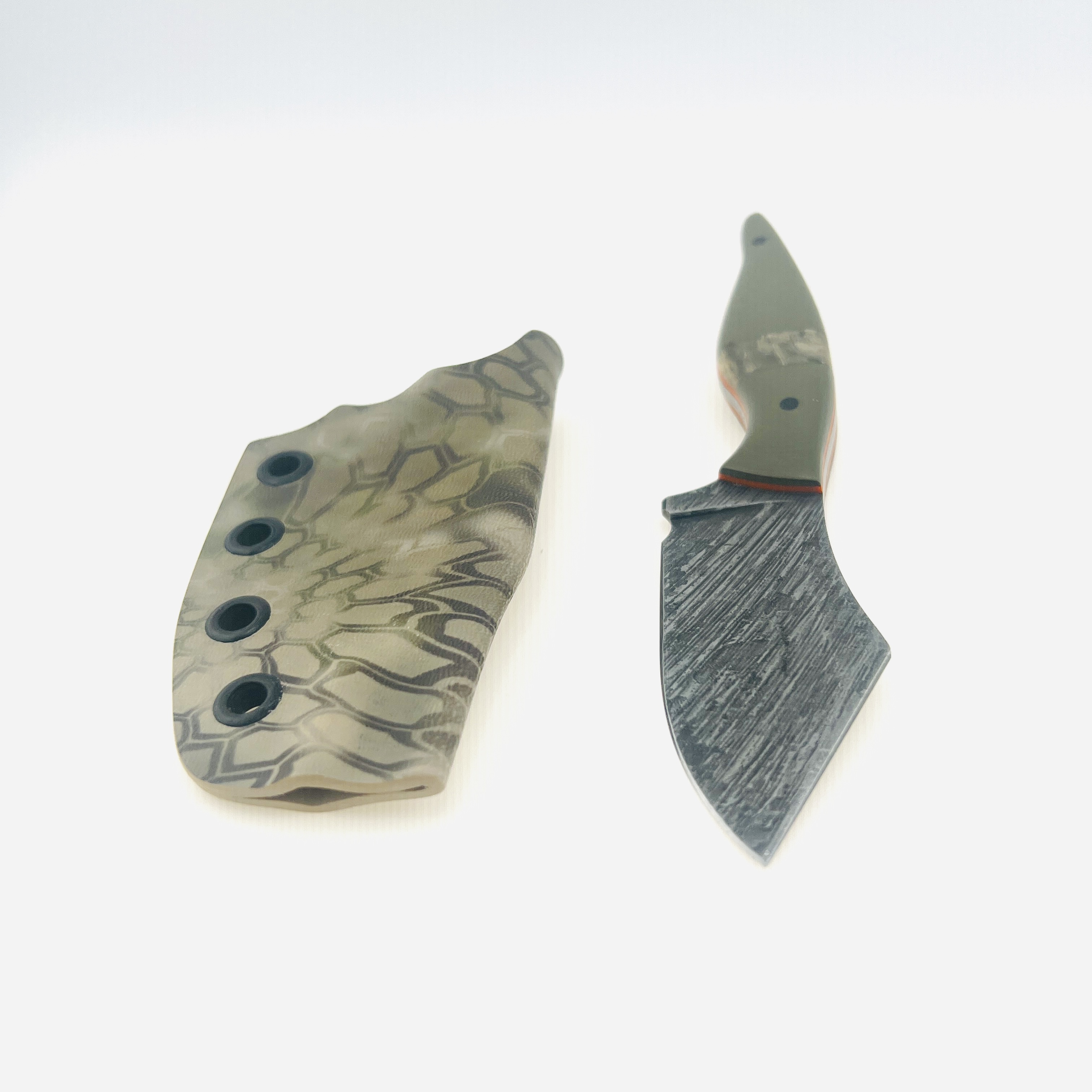 Anaconda skinner knife, etched blade and Kydex sheath