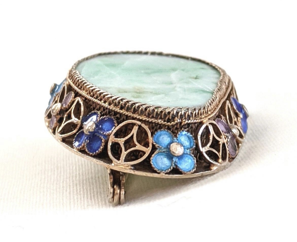 Vintage Jadeite and gilt silver brooch