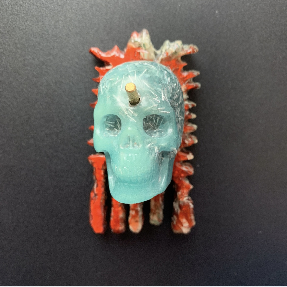 Pined skull pendant figurine, glow in the dark