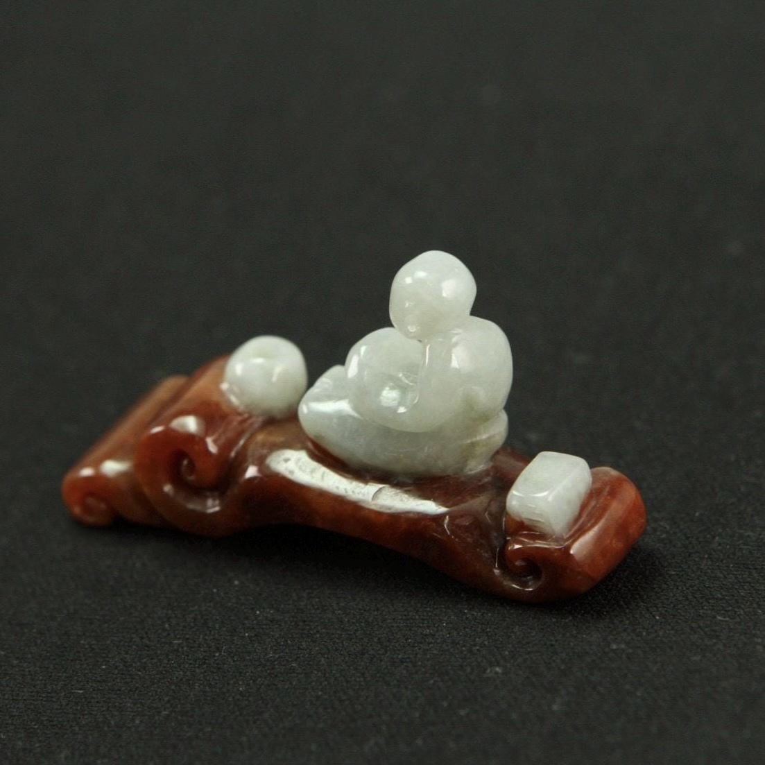 Two-tine jadeite Zen incense stick holder display