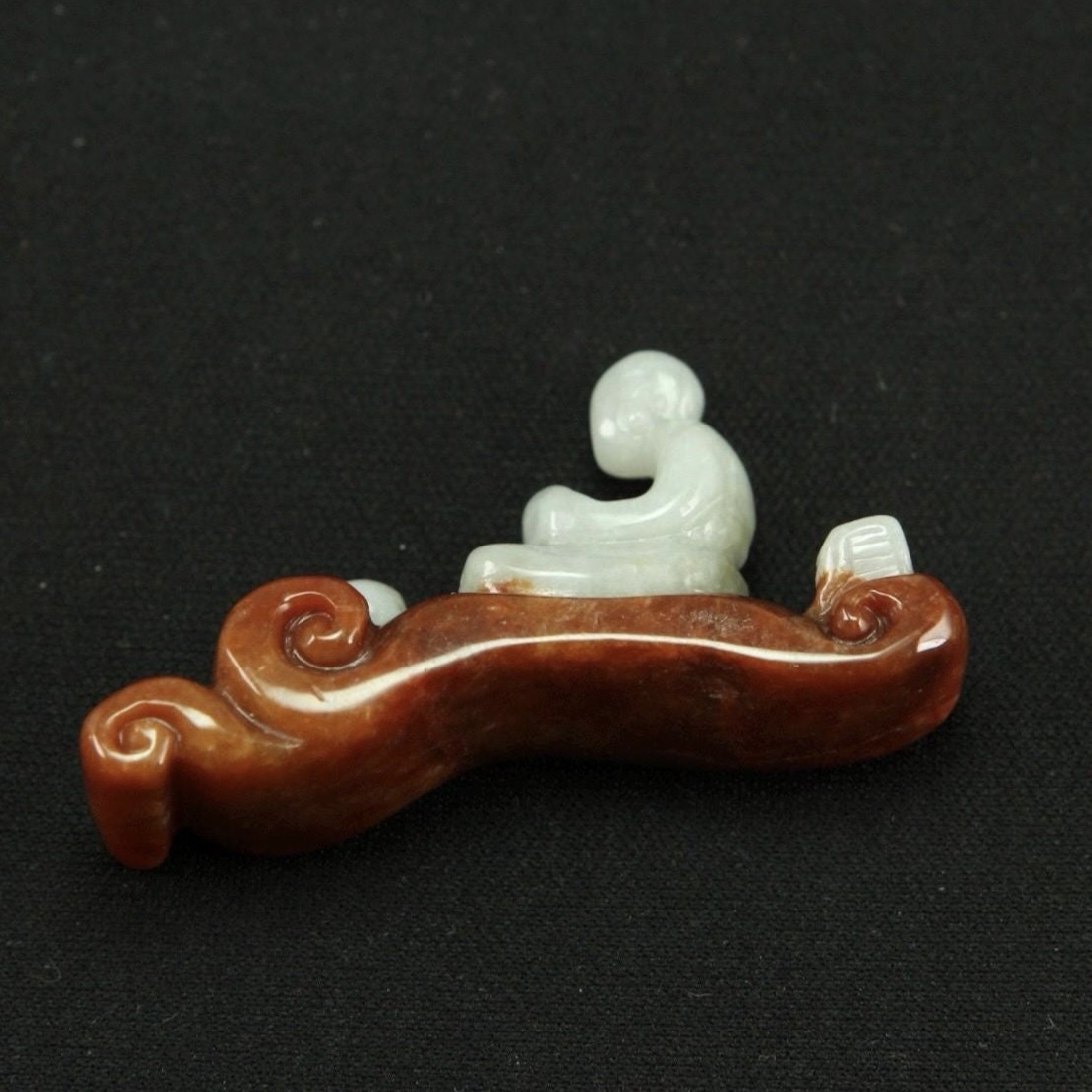 Two-tine jadeite Zen incense stick holder display