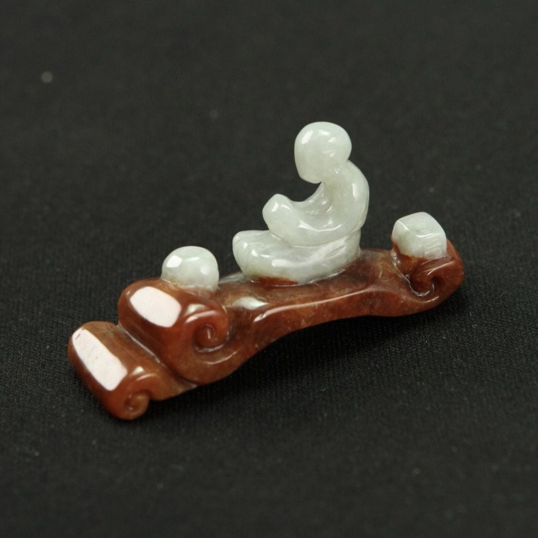 Two-tine jadeite Zen incense stick holder display