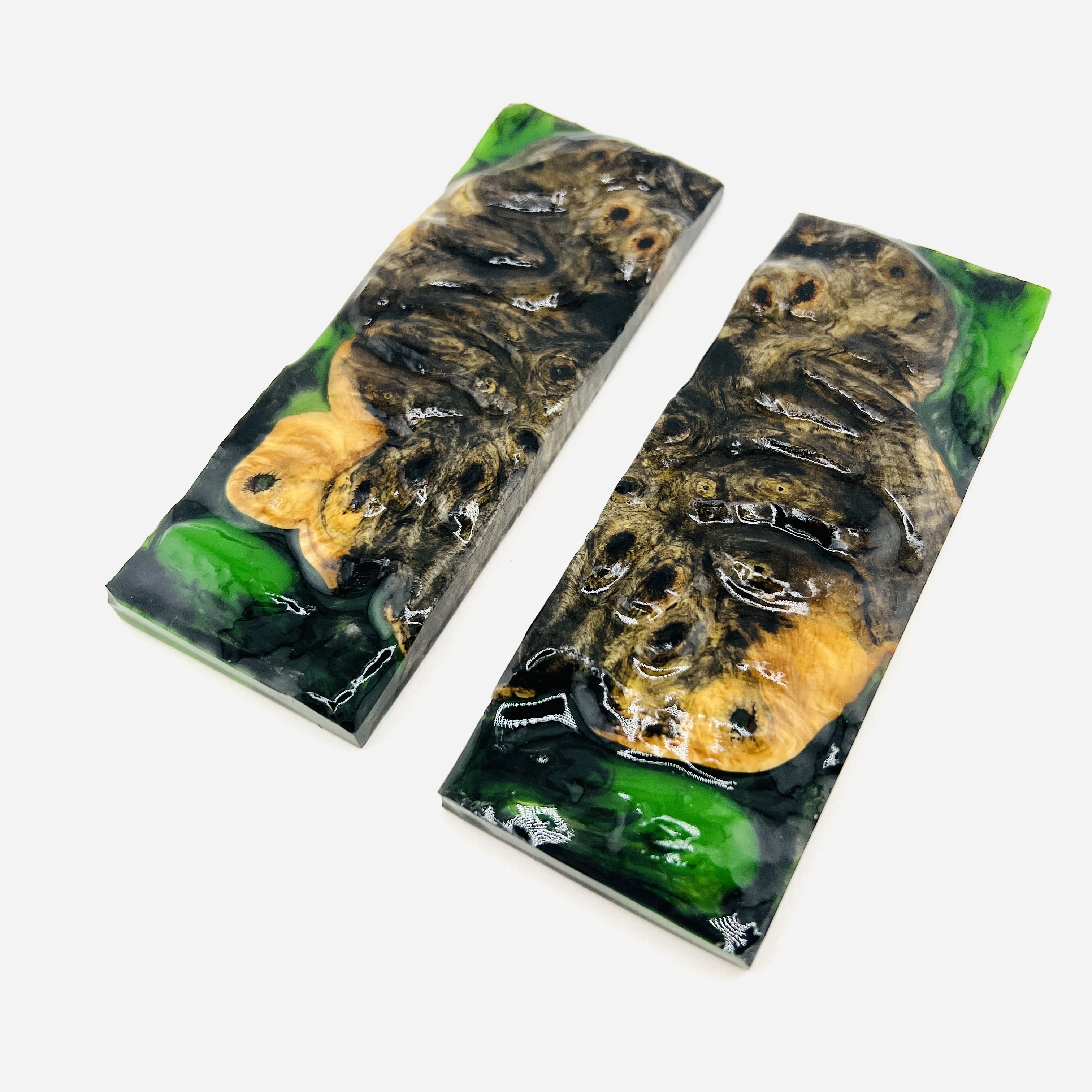 Green Alien face display block pair set