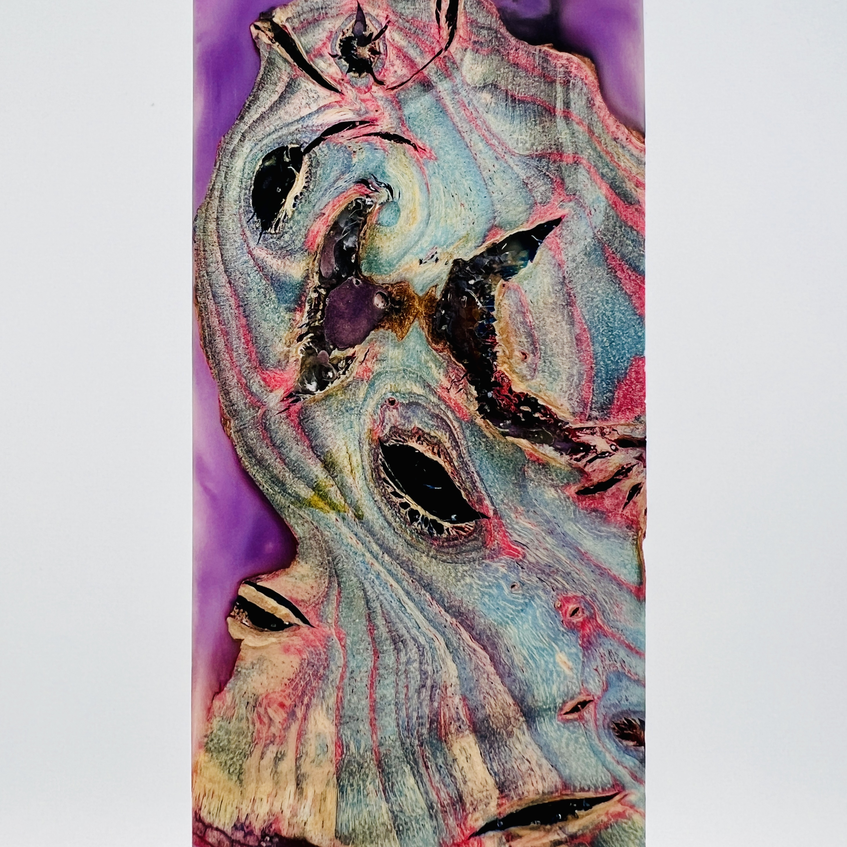 Purple Alien face, display black pair set
