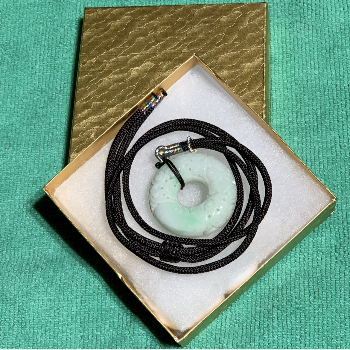 Jadeite donut pendant necklace