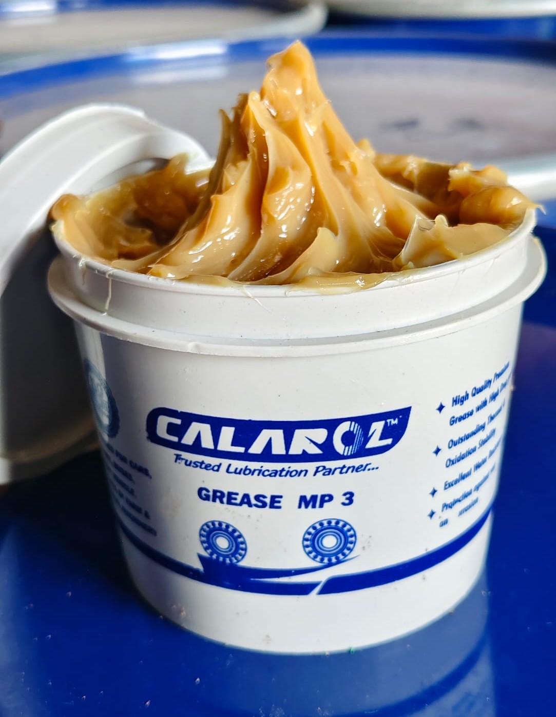 Calarol Grease MP 3 – High-Performance Industrial Lubricant
