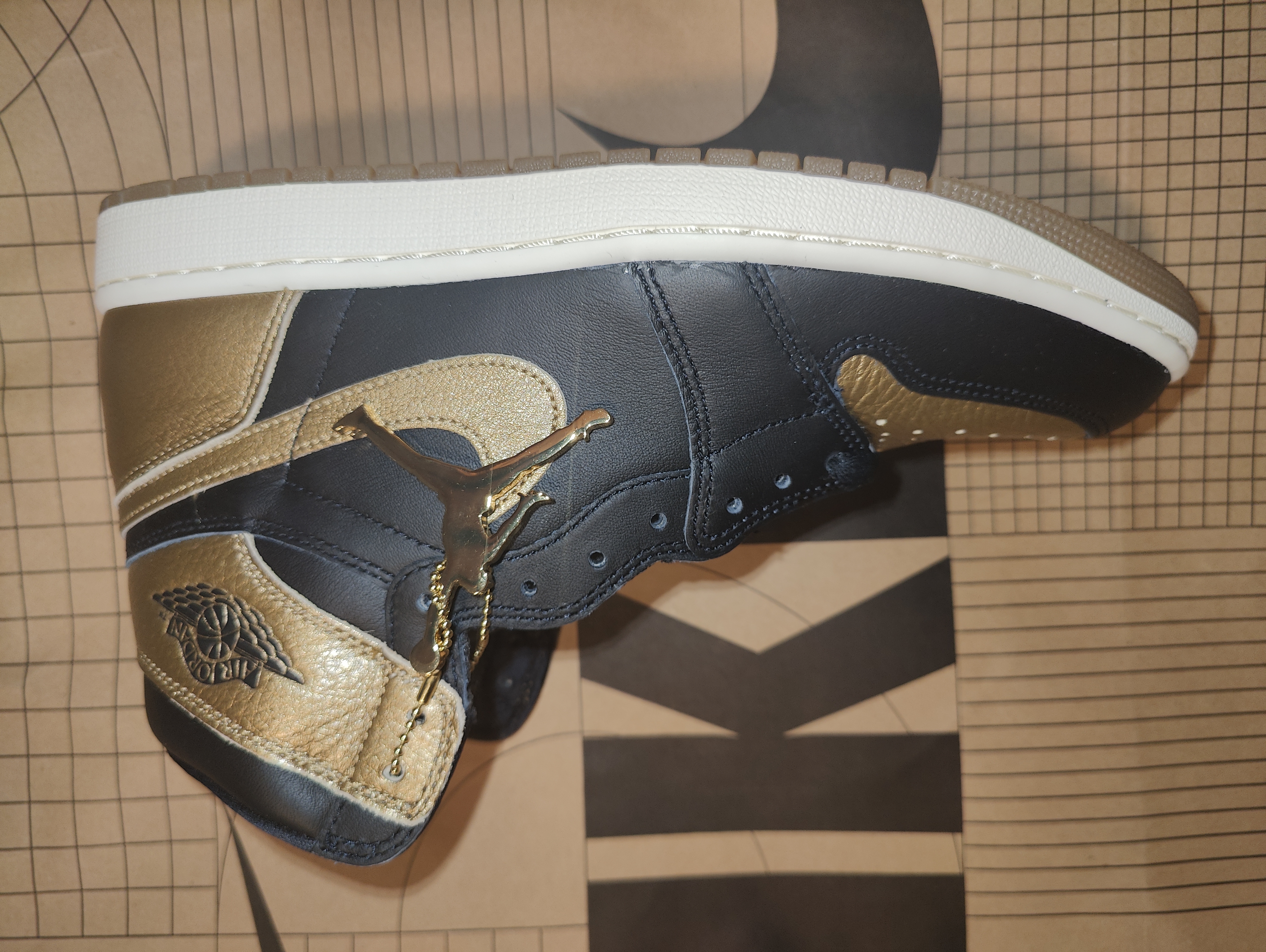 Jordan AJ 1 Mid Black and Gold Size 10