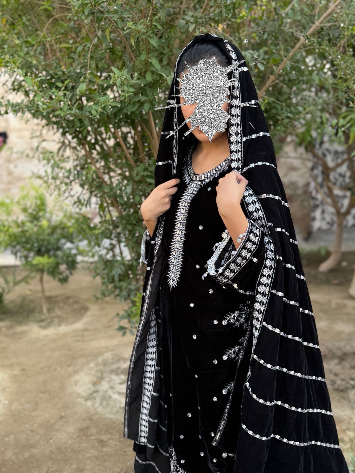 🌙 Shab-e-Noor 🌙 Black Velvet Embroidered 3Pcs Suit