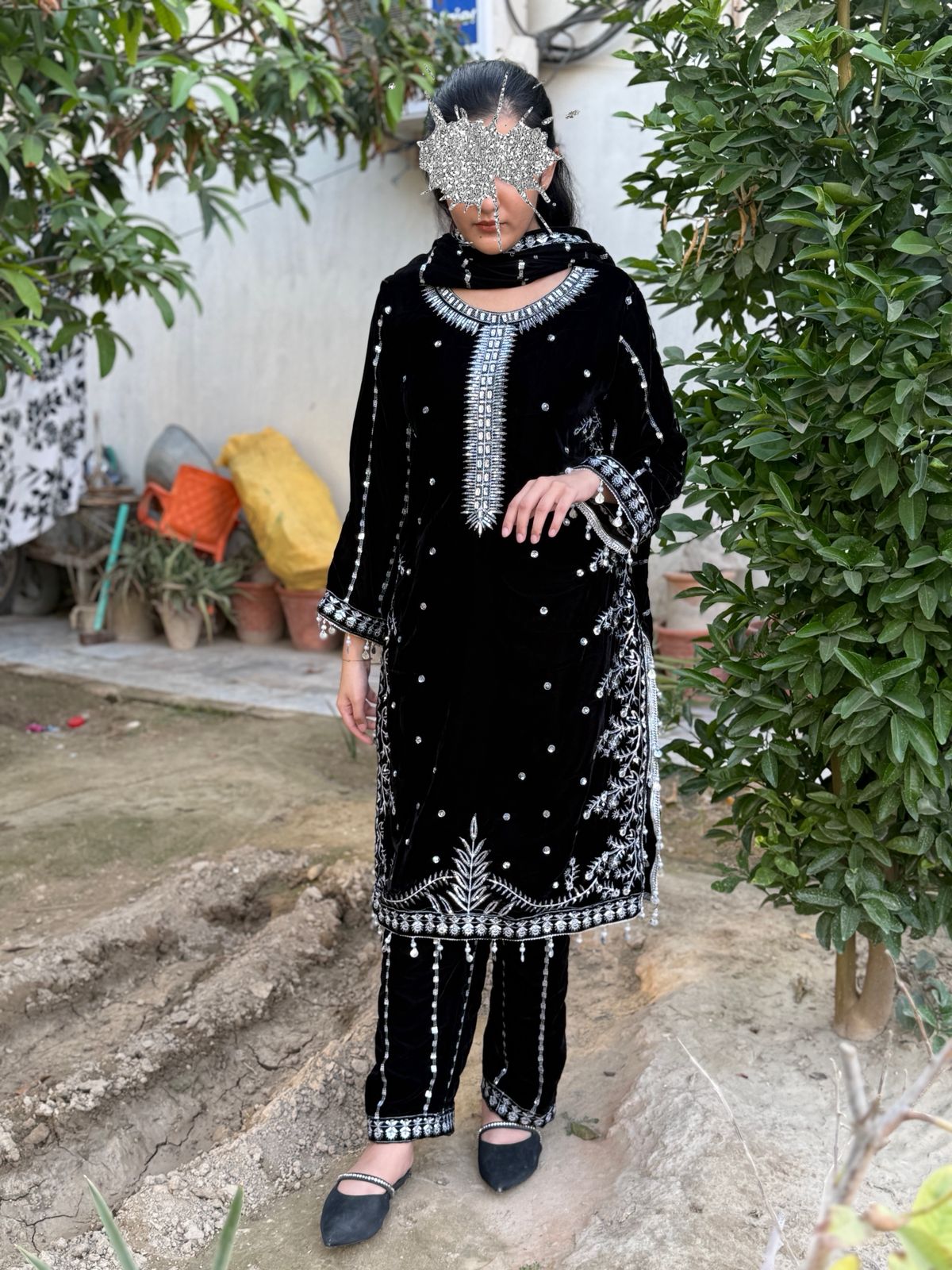 🌙 Shab-e-Noor 🌙 Black Velvet Embroidered 3Pcs Suit