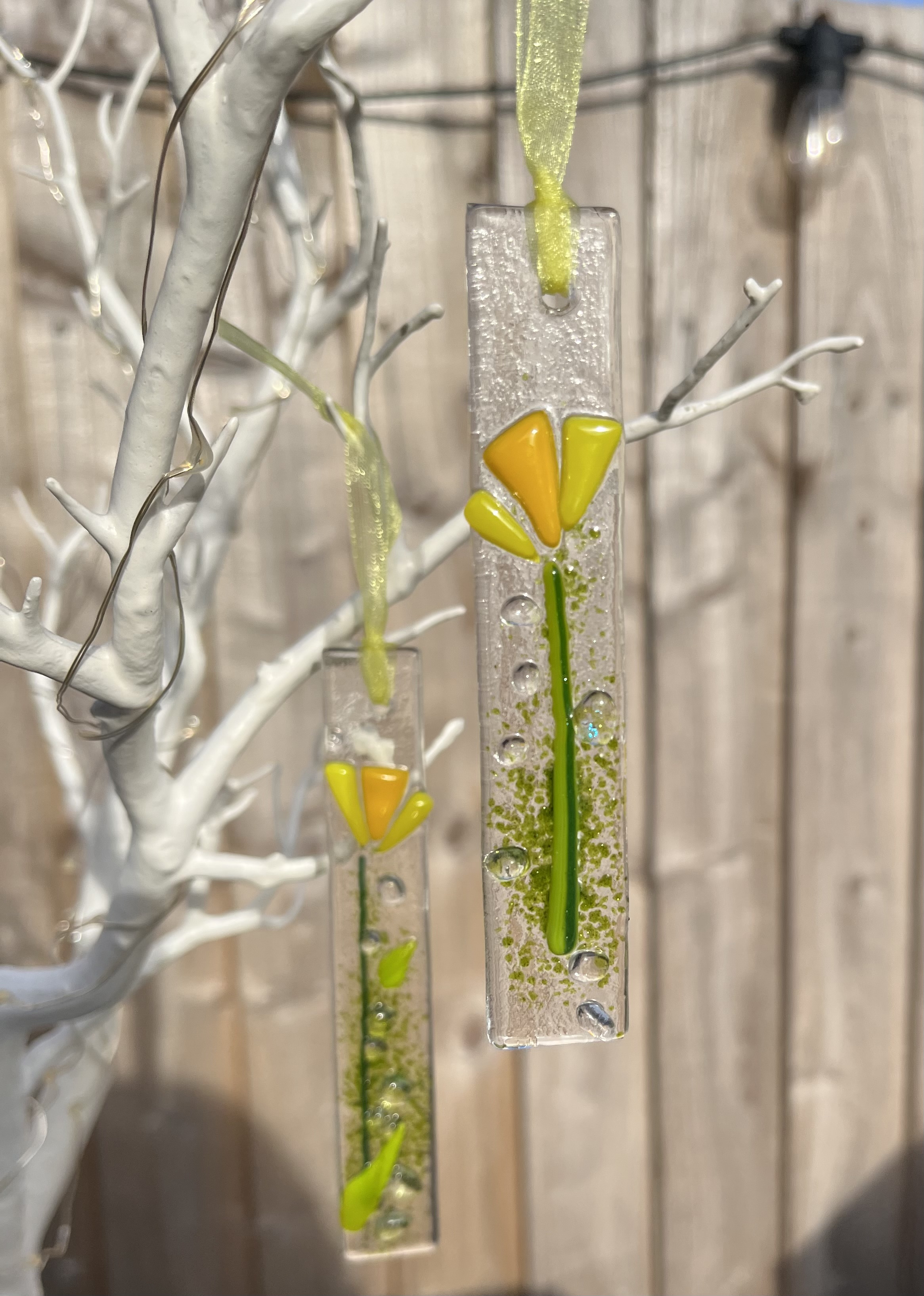 Thin daffodil suncatcher