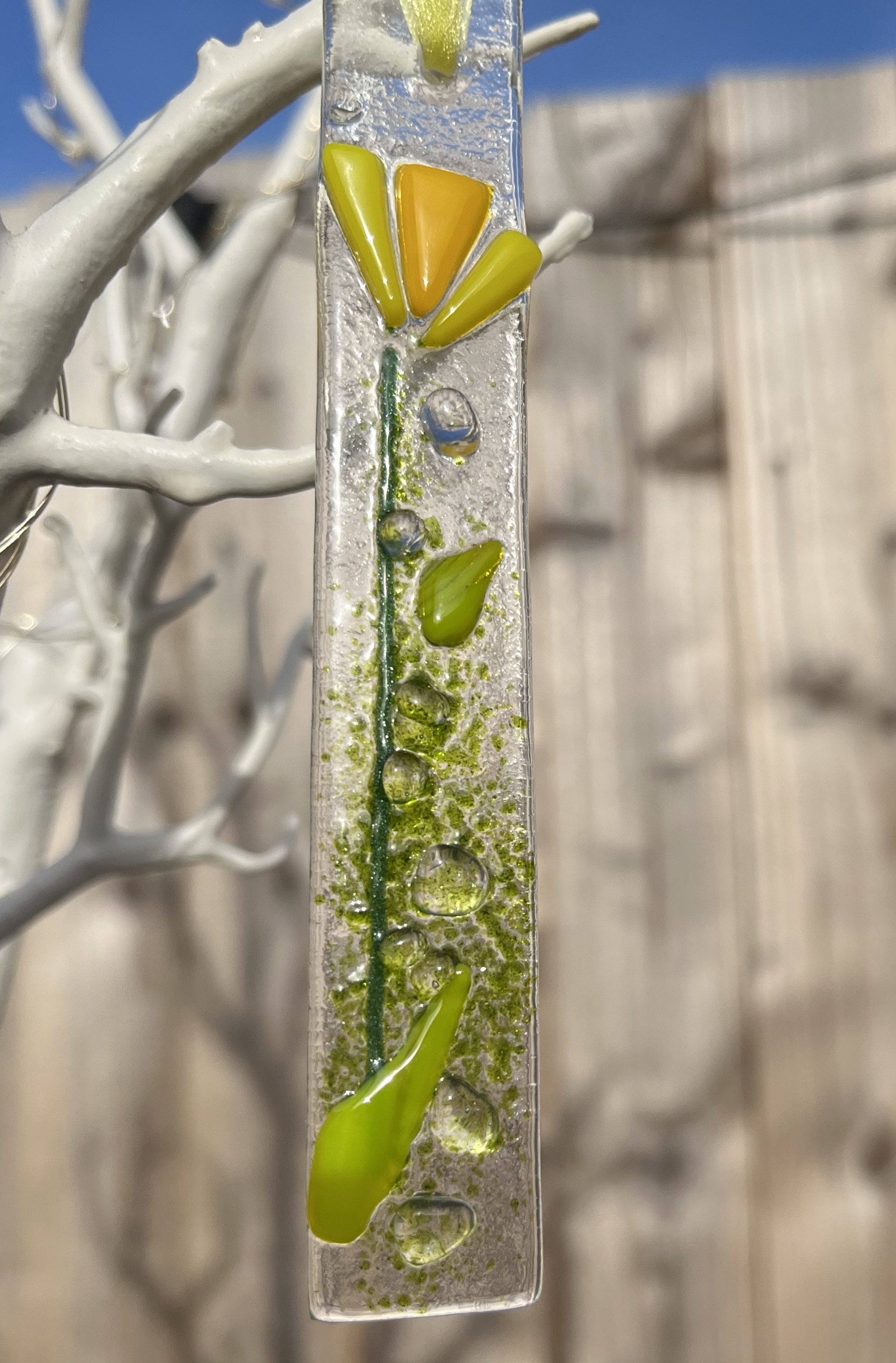 Thin daffodil suncatcher