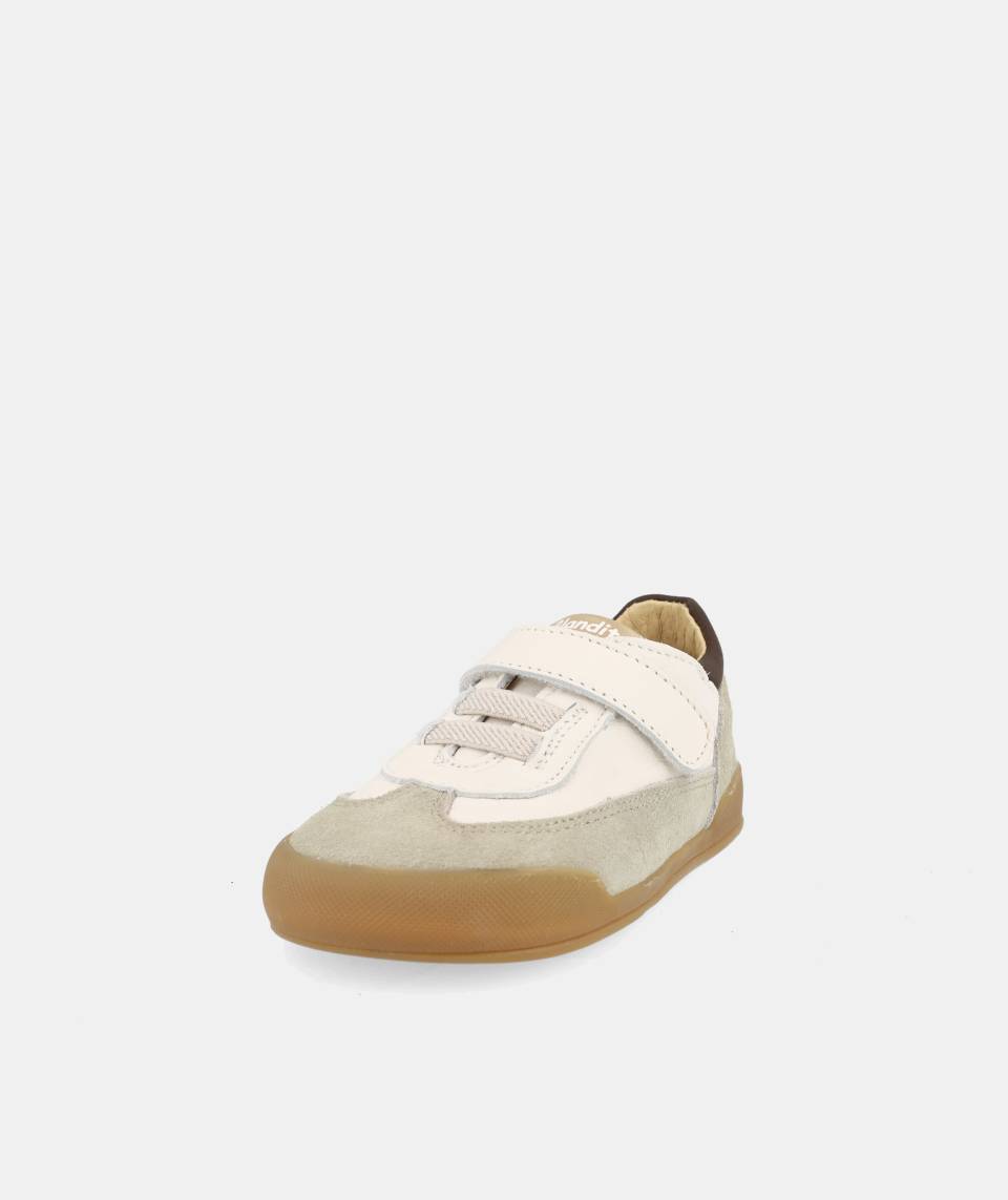 Deportiva con cordones elásticos Blanditos by Crio's