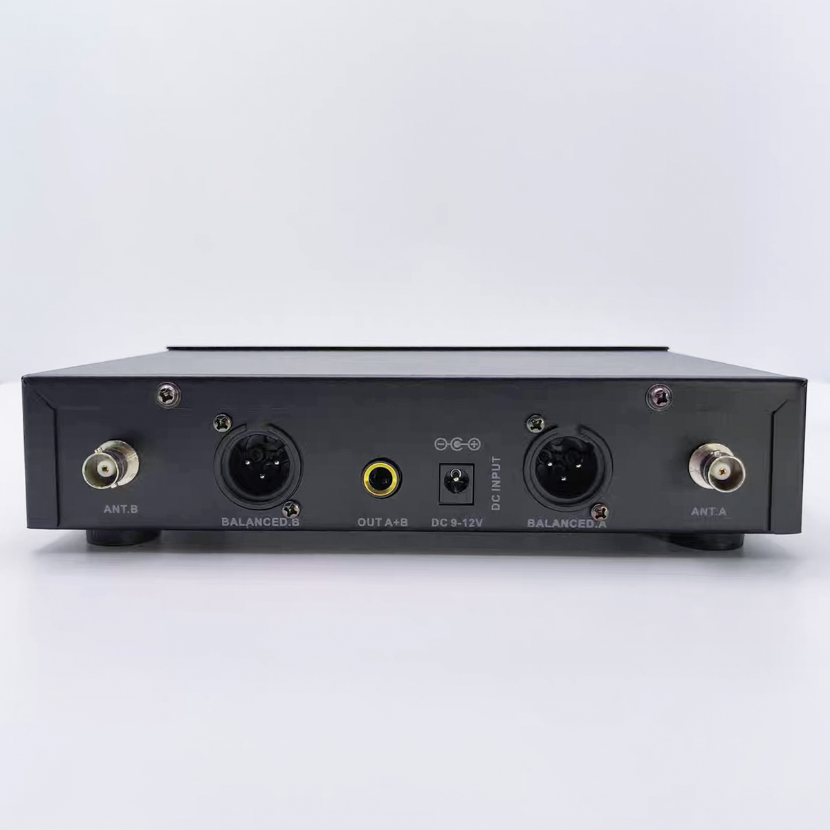 QLXD4 wireless microphone system