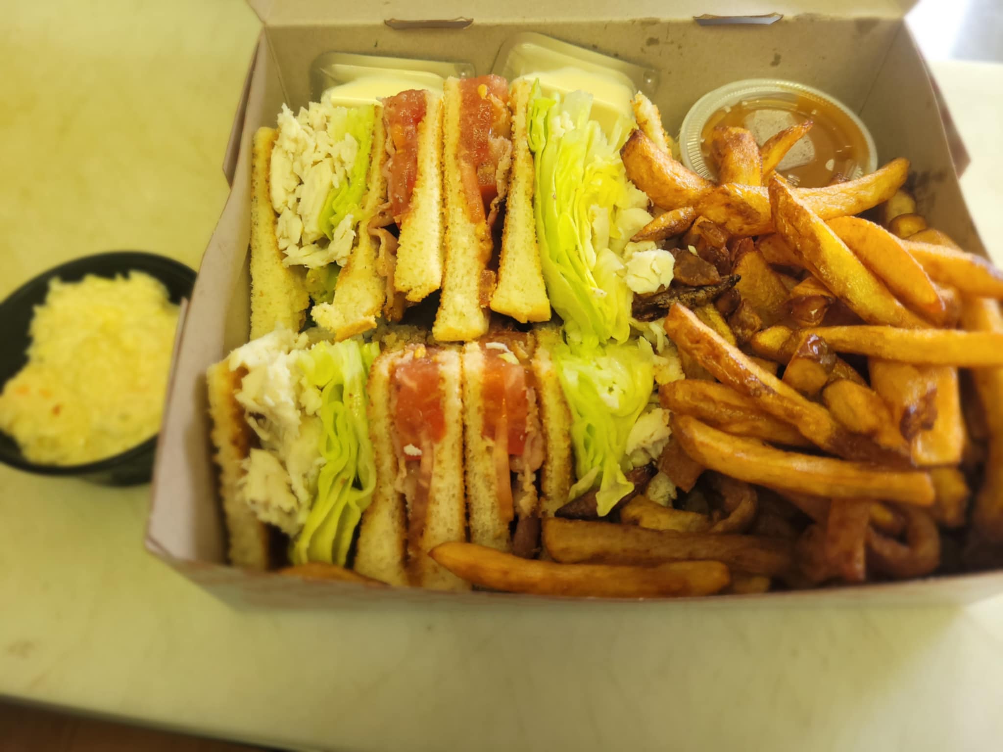 Club Sandwich avec frites