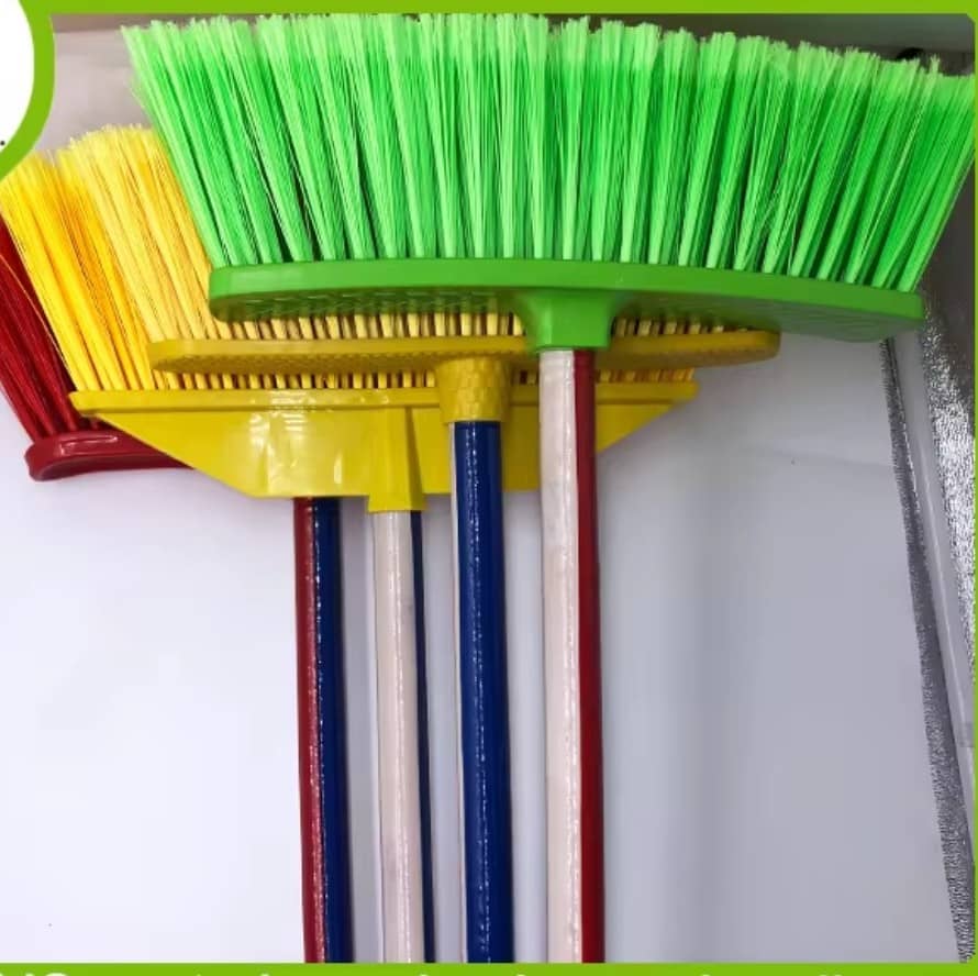 Balayettes colorées