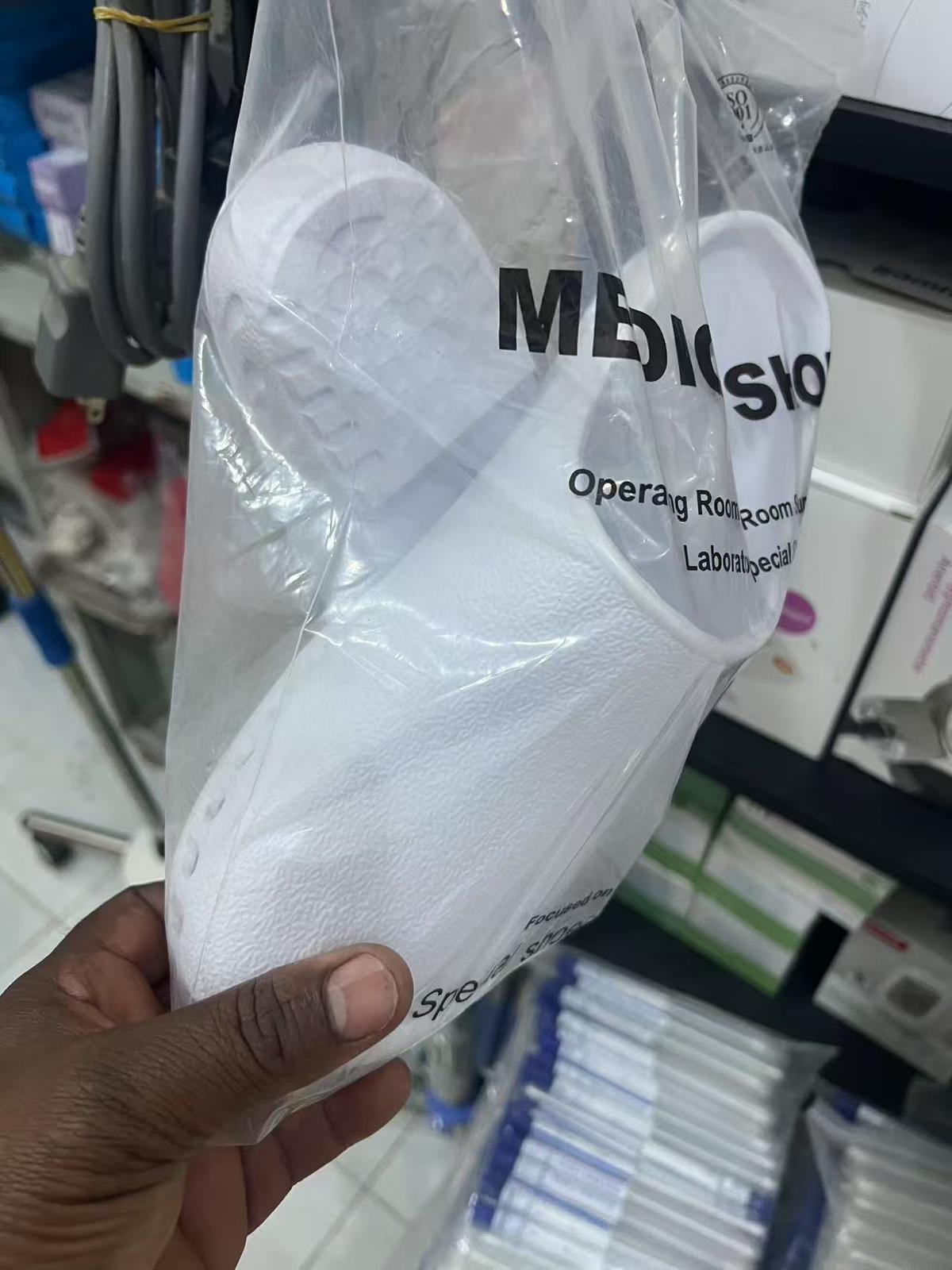 Chaussures médicales blanches