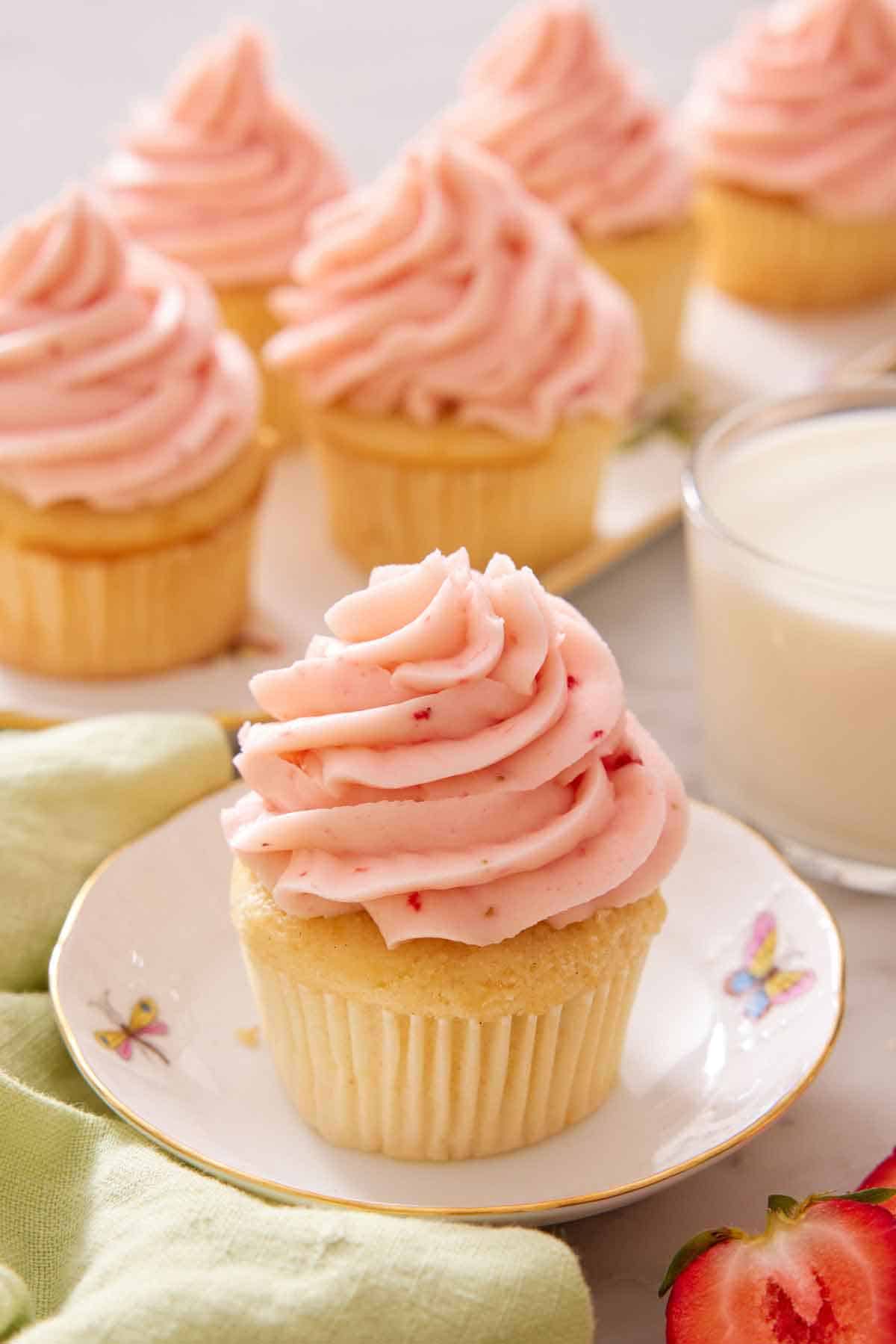 Vanilla Cupcake w/ strawberry buttercream 