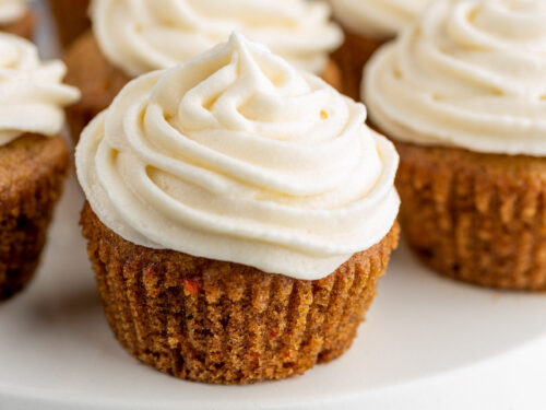 Carrot cupcake w/ vanilla cream cheese frosting