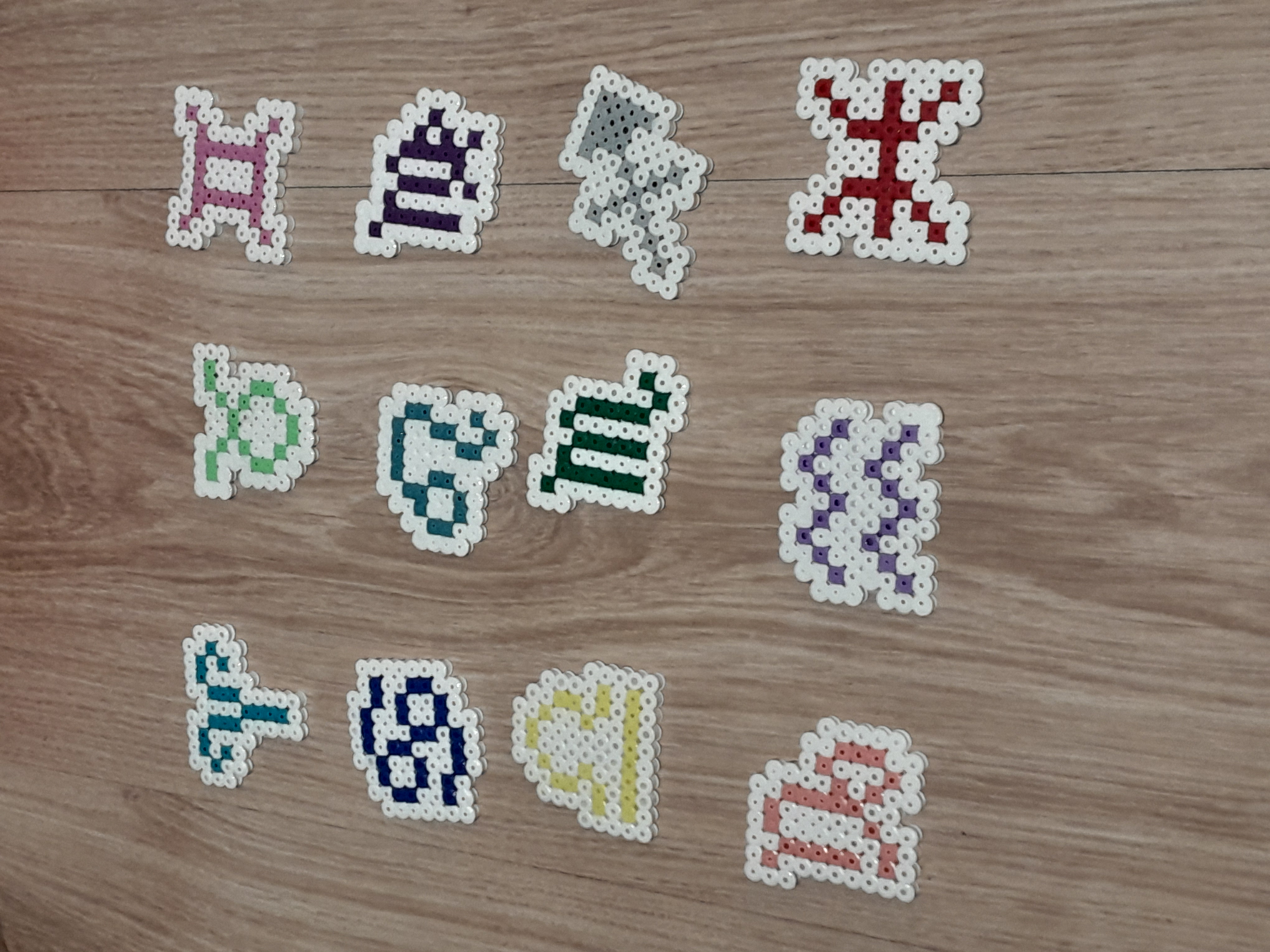 signes astrologiques en perles de hamas 