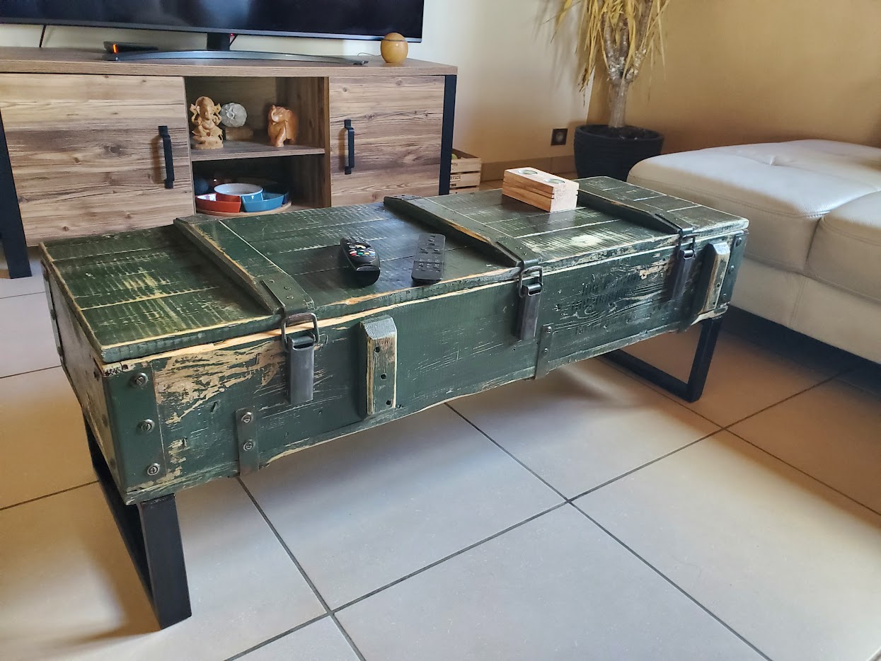 Table basse caisse militaire de munitions