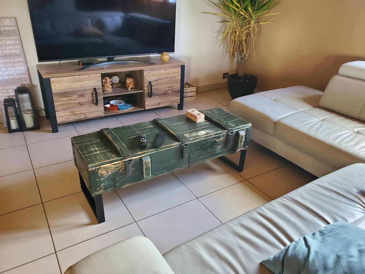 Table basse caisse militaire de munitions